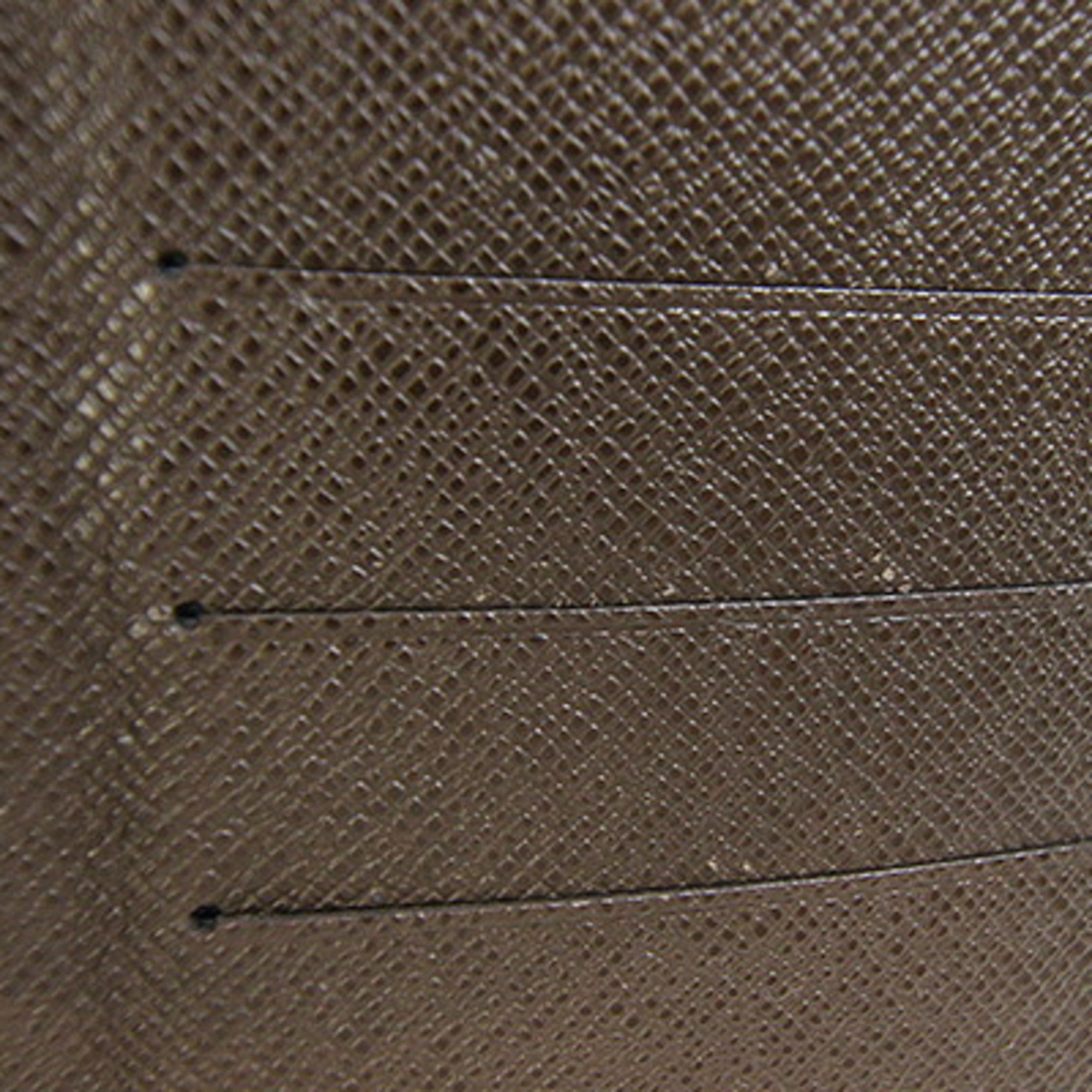 Louis Vuitton Grizzly Taiga Leather Long Bill Wallet (Bi-Fold) (Pre-Owned)