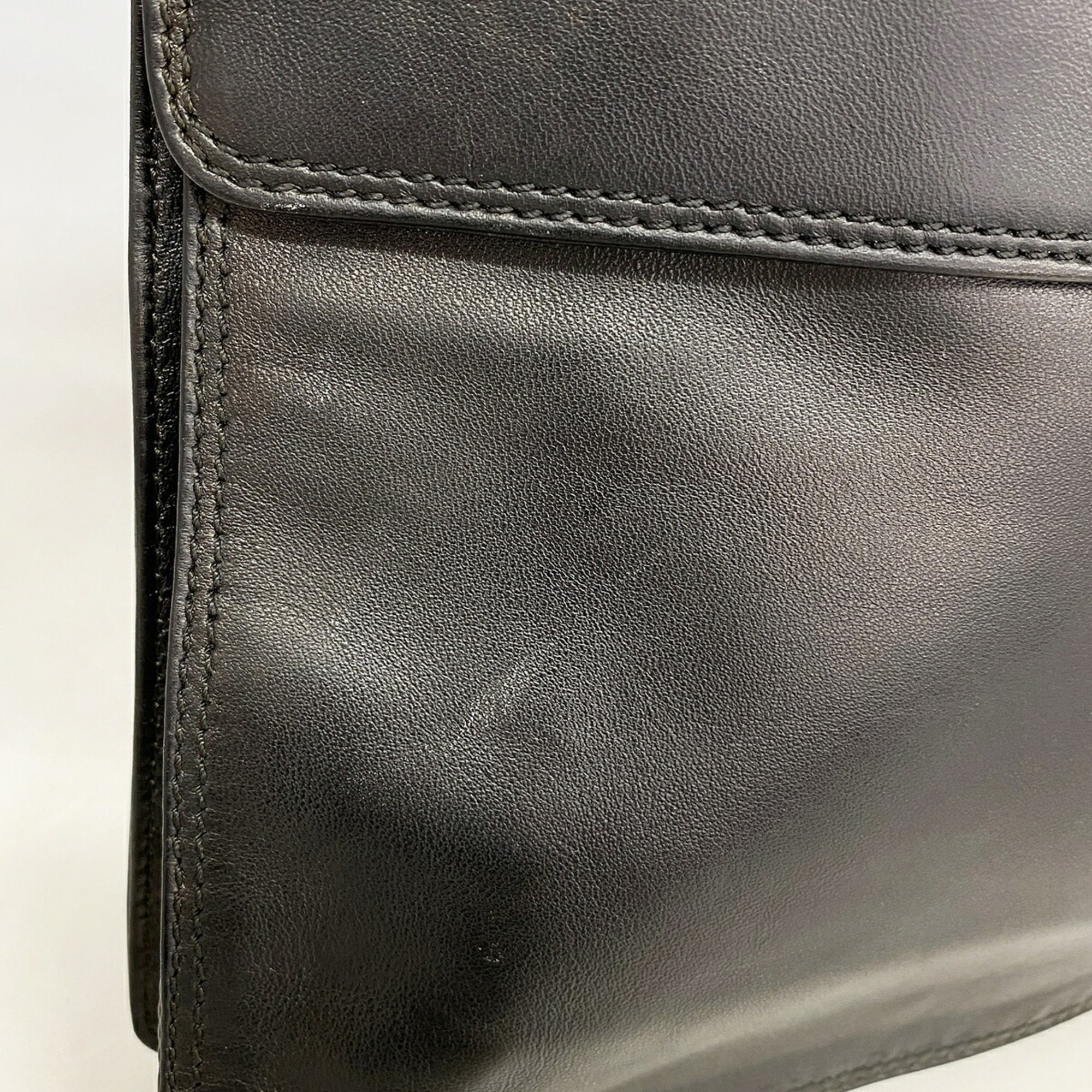 Chanel Black Leather Shoulder Bag (Pre-Owned)