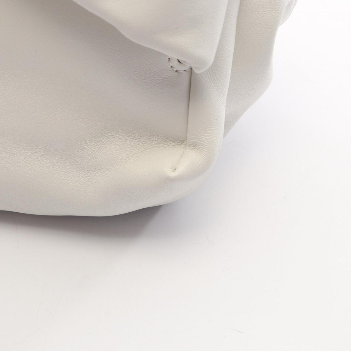 Bottega Veneta White Leather Fanny Pack Handbag Pouch (Pre-Owned)
