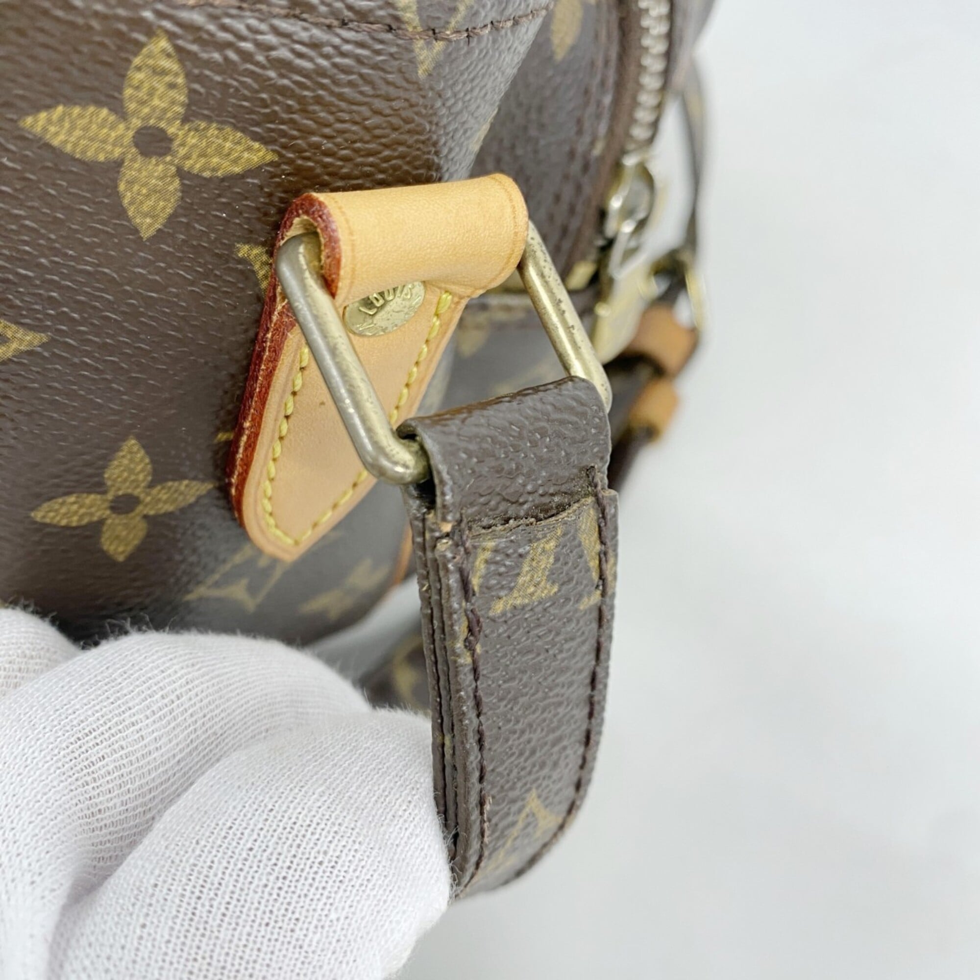 Louis Vuitton Brown Shoulder Bag (Pre-Owned)
