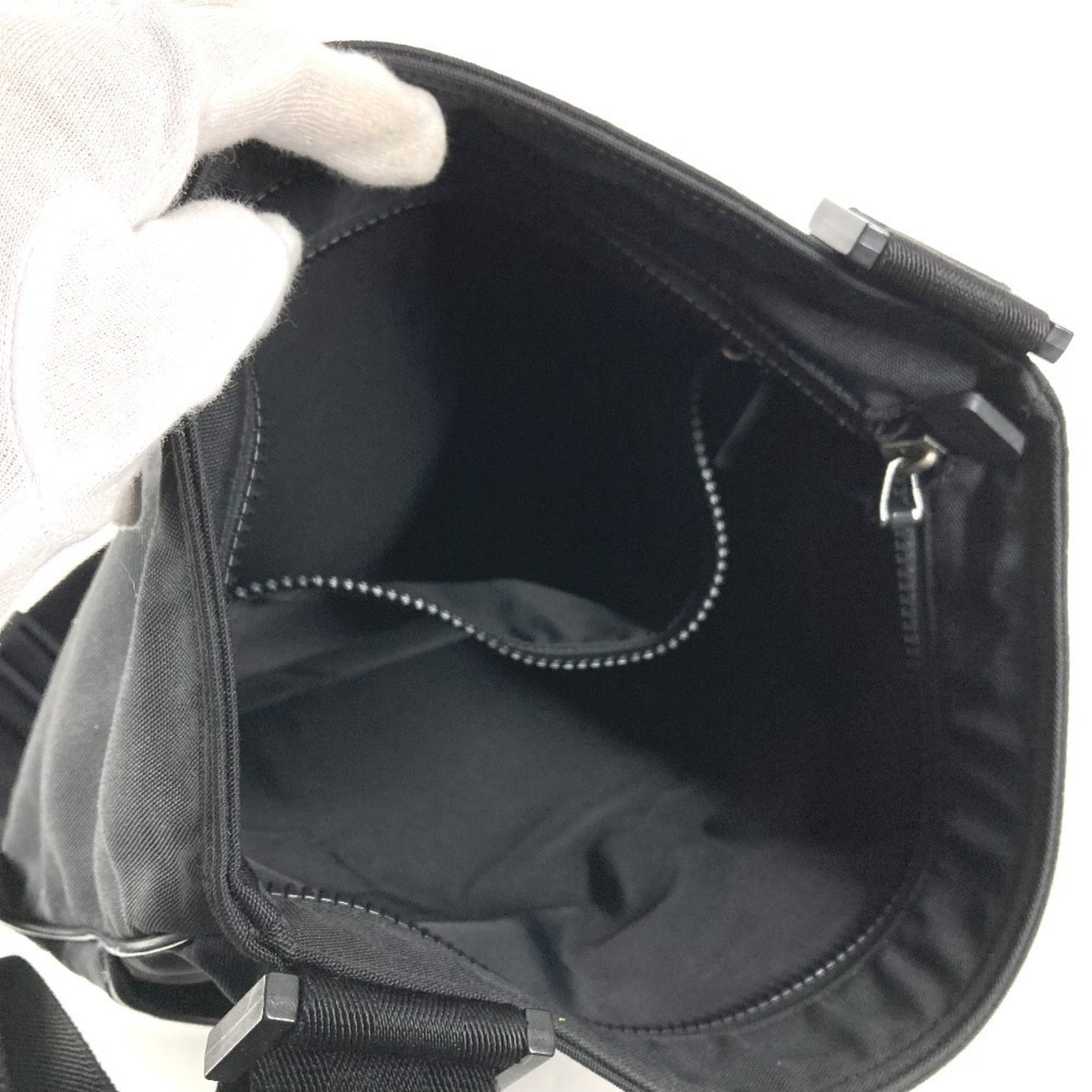 Gucci Black Nylon Shoulder Bag (Pre-Owned)