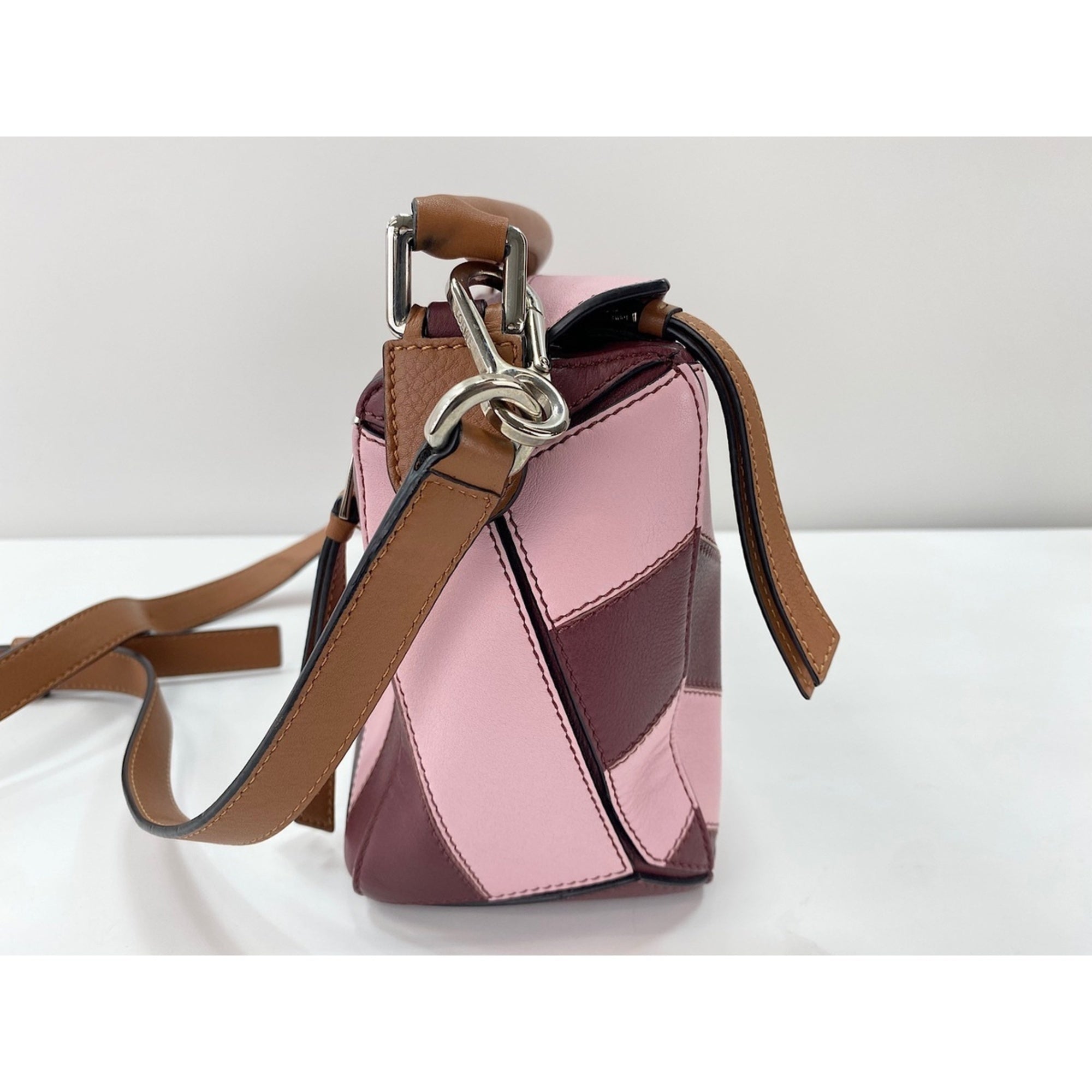 Loewe Pink Handbag (Pre-Owned)