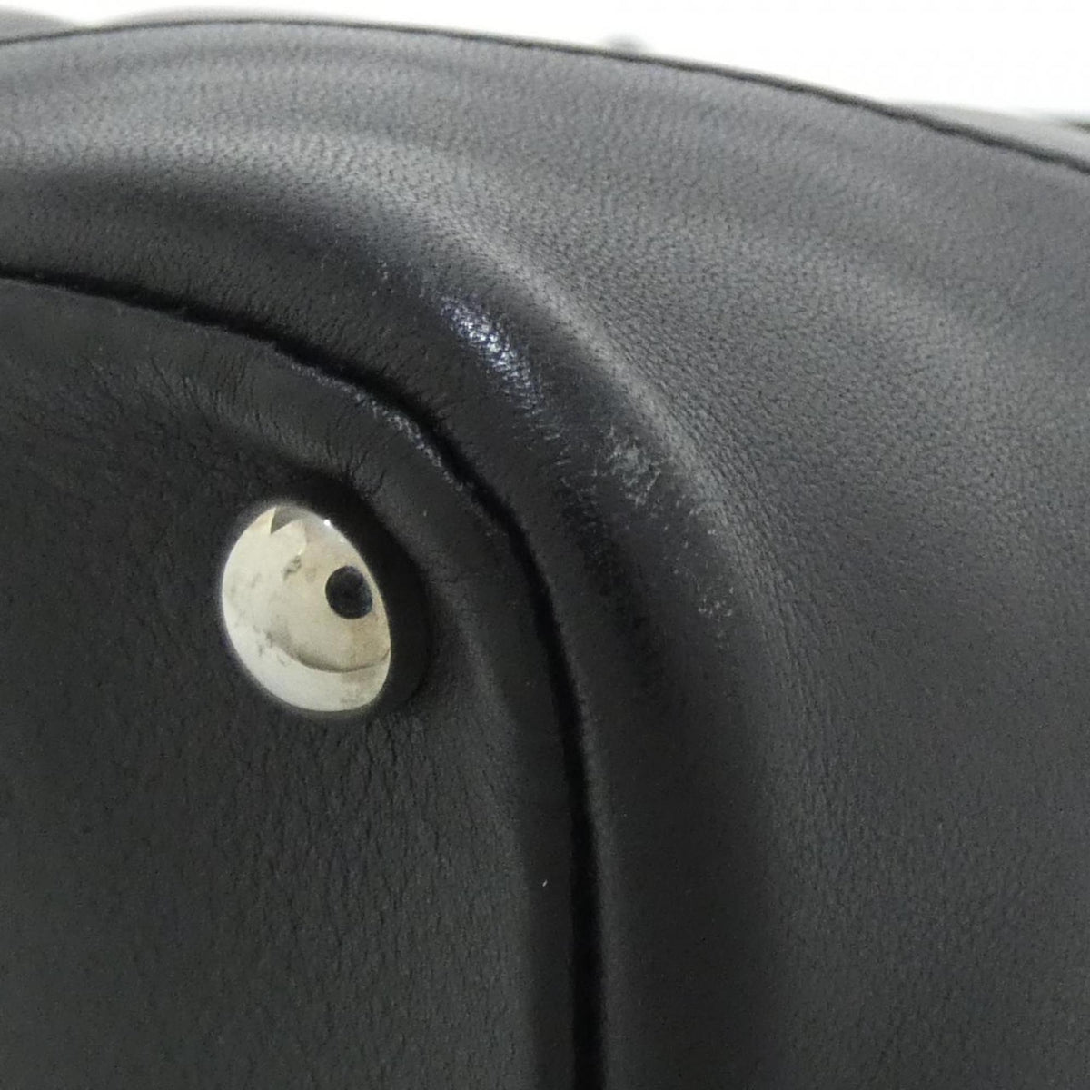 Chanel Black Leather Handbag (Pre-Owned)