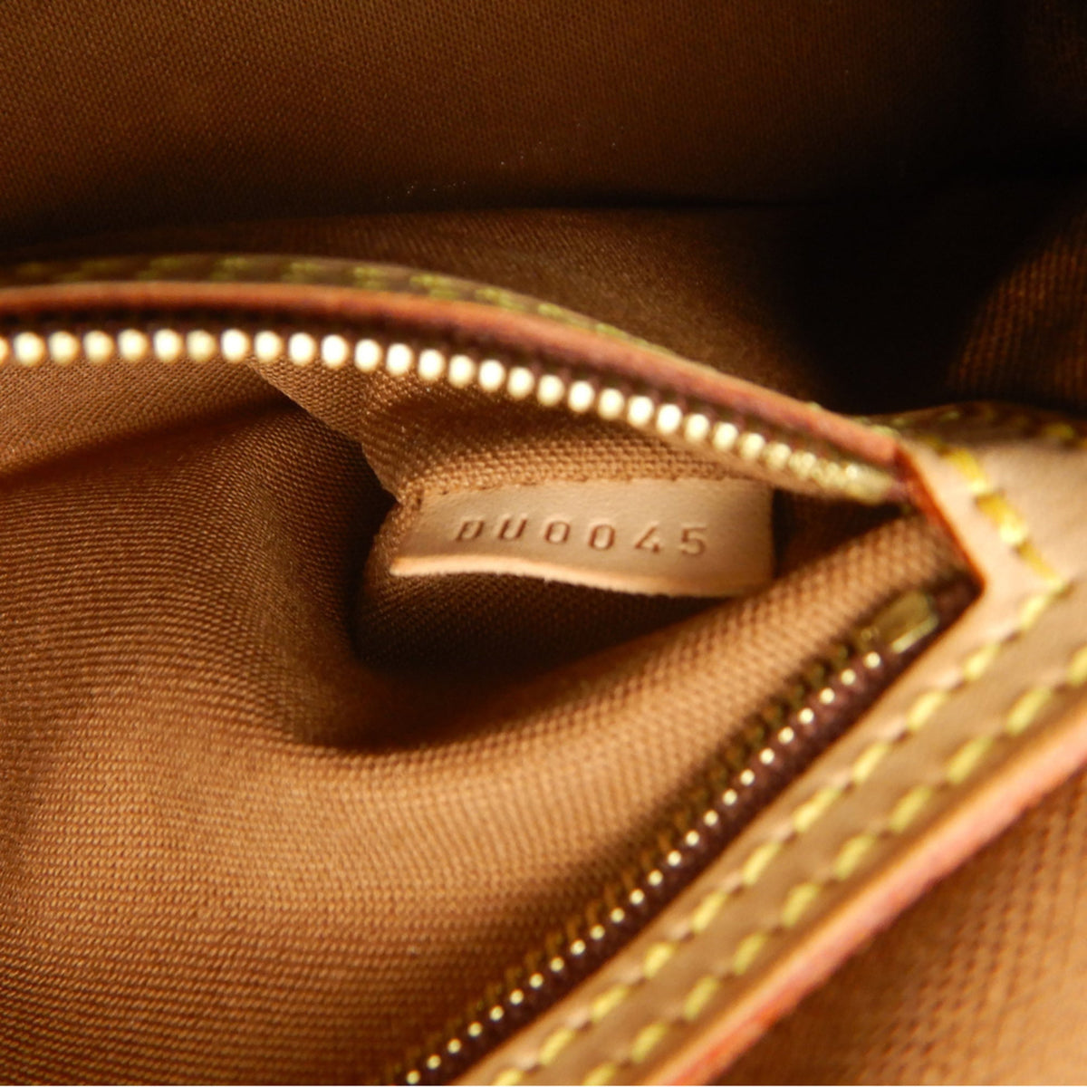 Louis Vuitton Brown Monogram Canvas Shoulder Bag (Pre-Owned)