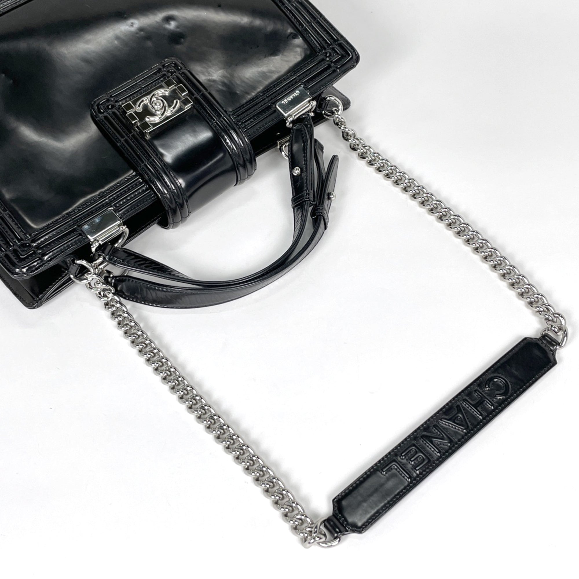 Chanel Boy Chanel Black Leather Handbag Shoulder Bag (Pre-Owned)