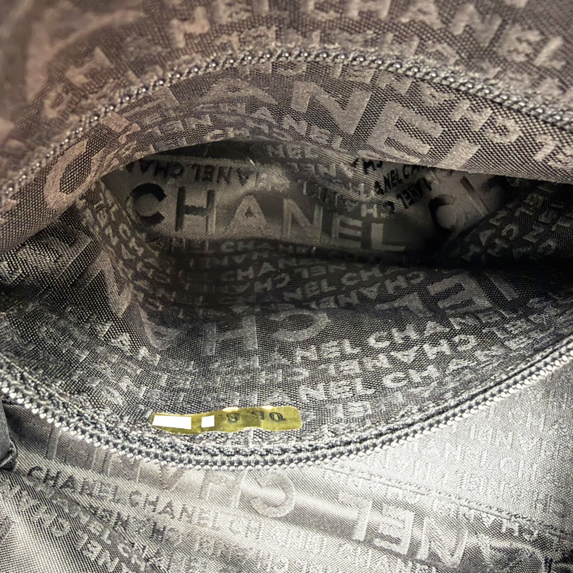 Chanel Black Leather Handbag (Pre-Owned)