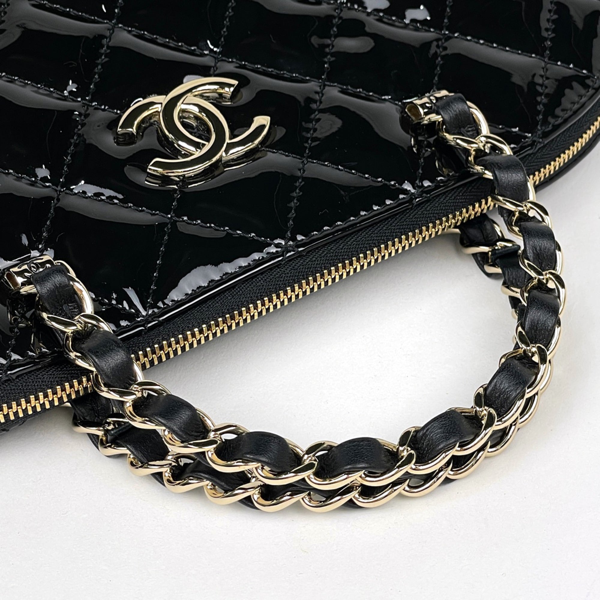 Chanel Black Patent Leather Handbag (Pre-Owned)