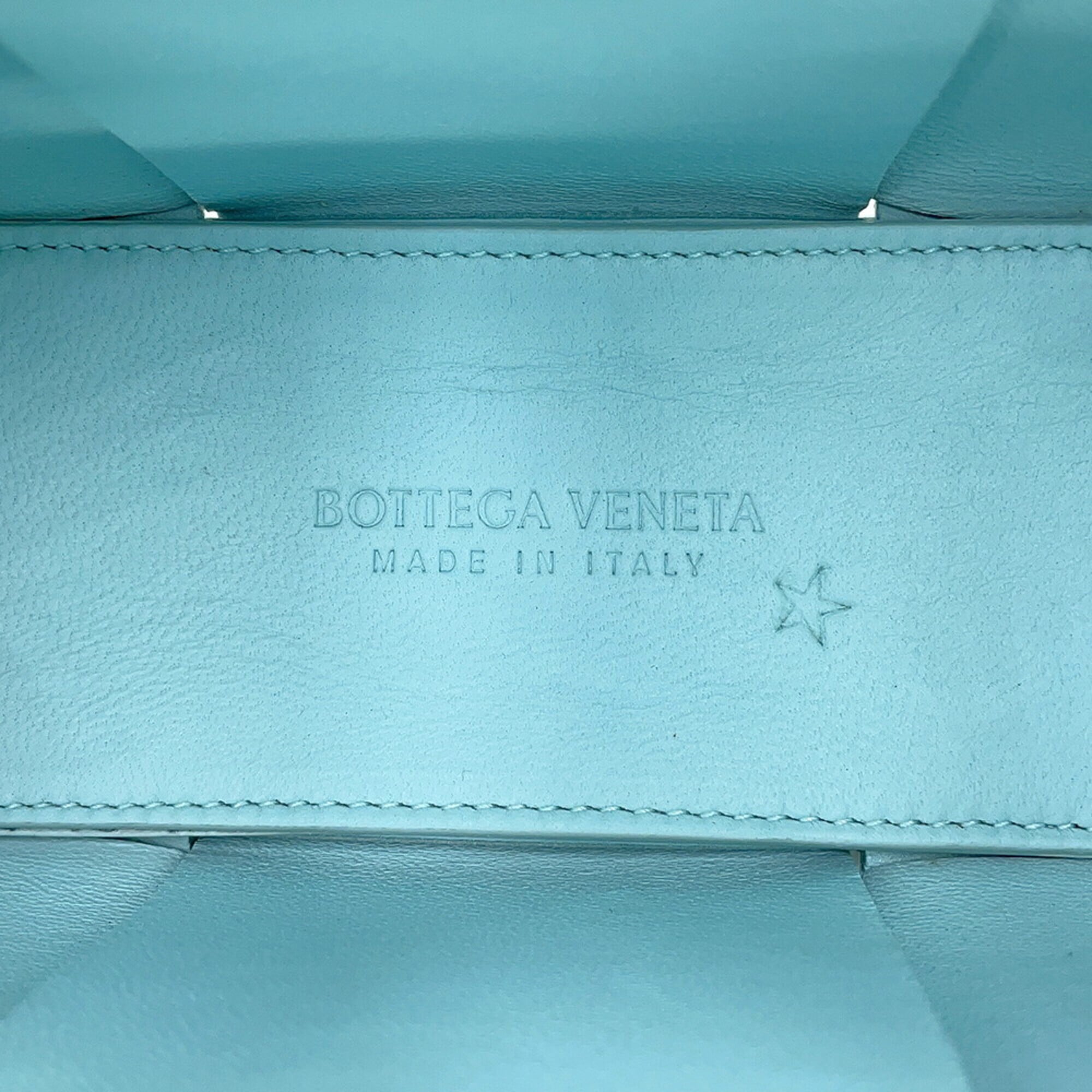 Bottega Veneta Light Blue Leather Handbag (Pre-Owned)