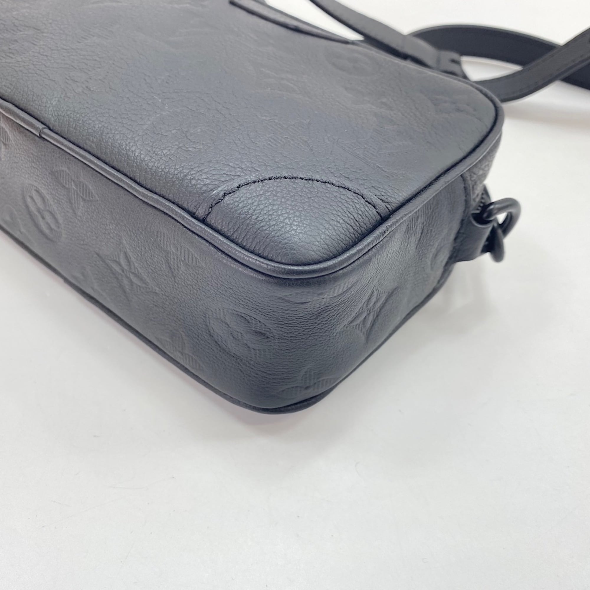Louis Vuitton Black Shoulder Bag (Pre-Owned)
