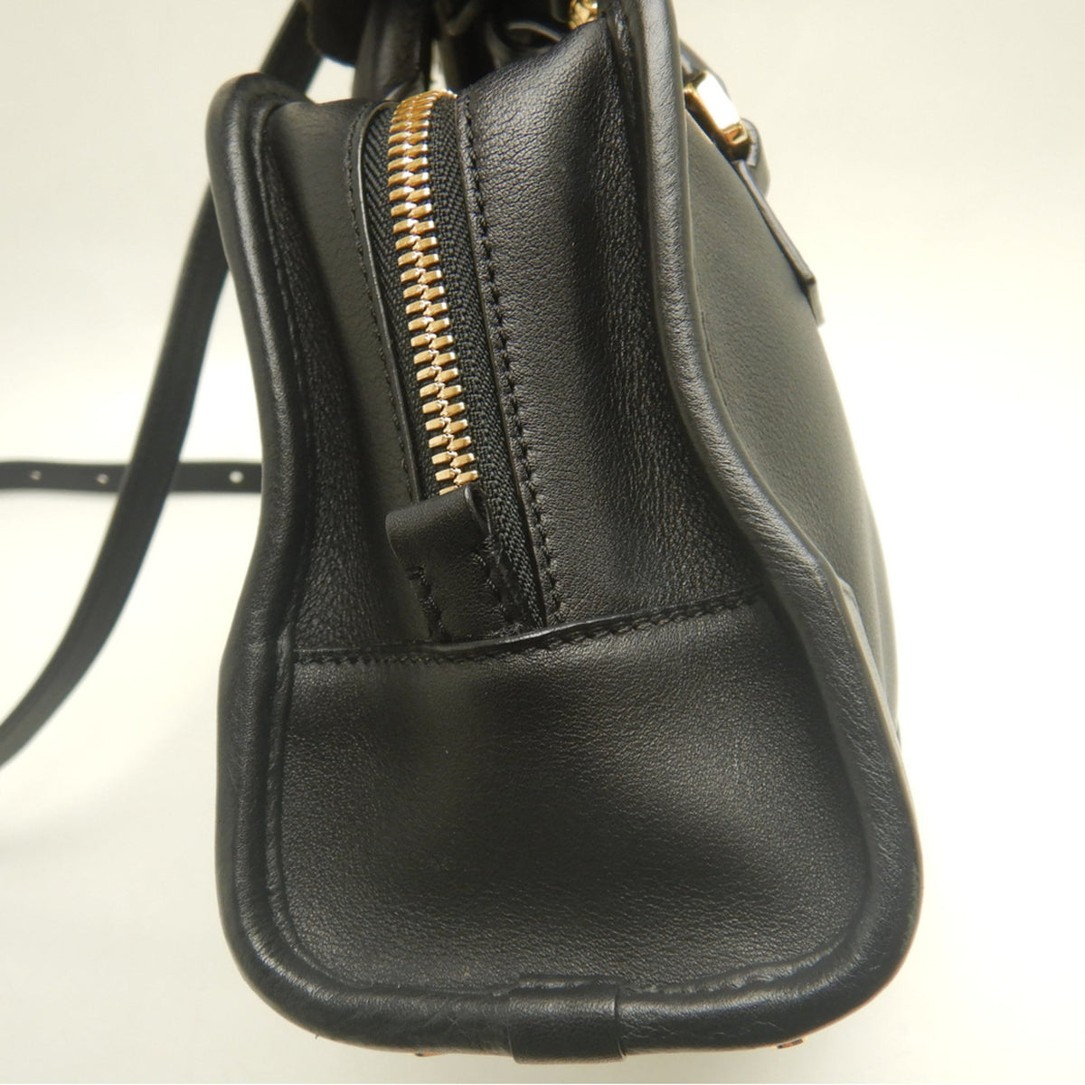 Loewe Amazona Black Leather Handbag (Pre-Owned)