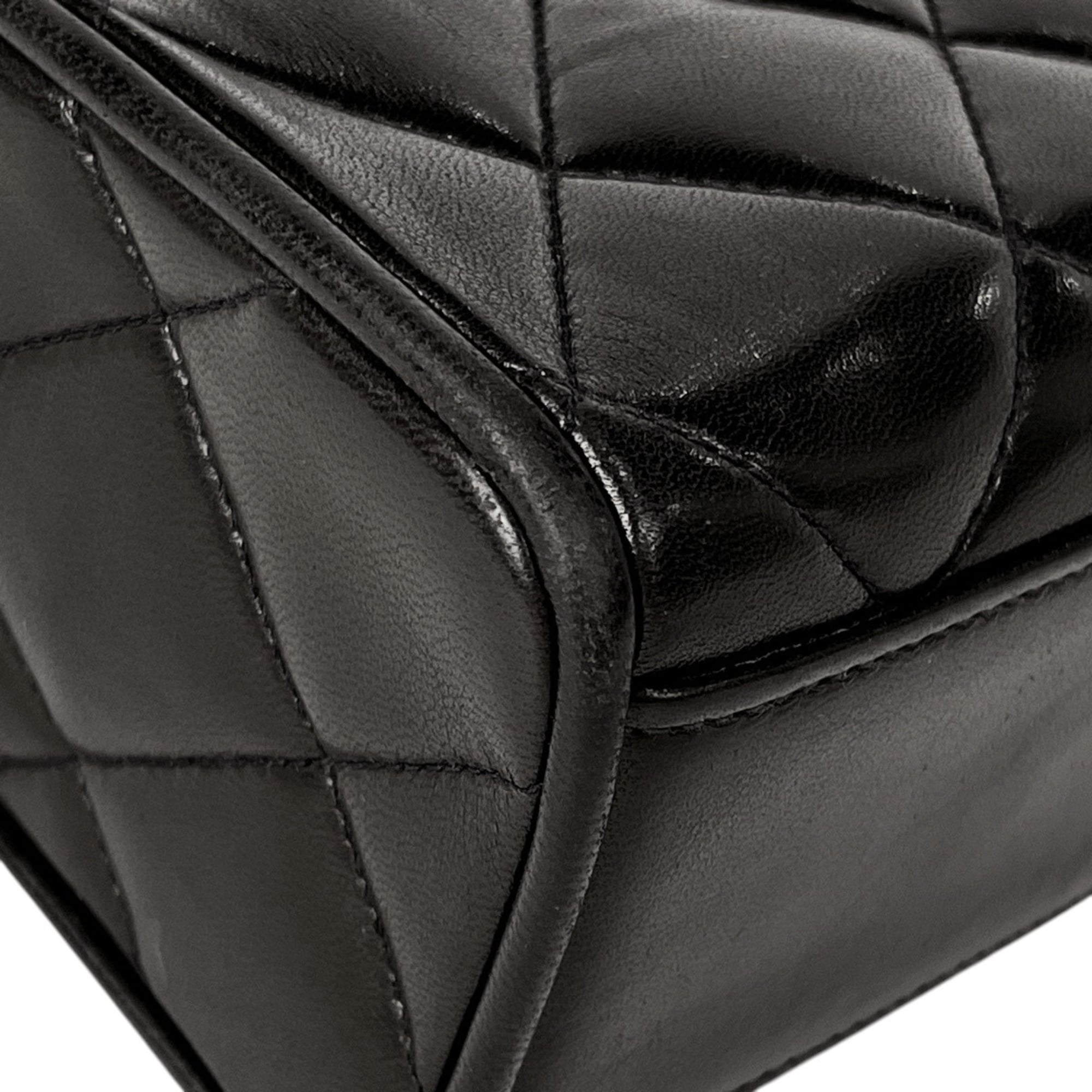 Chanel Black Leather Shoulder Bag (Pre-Owned)