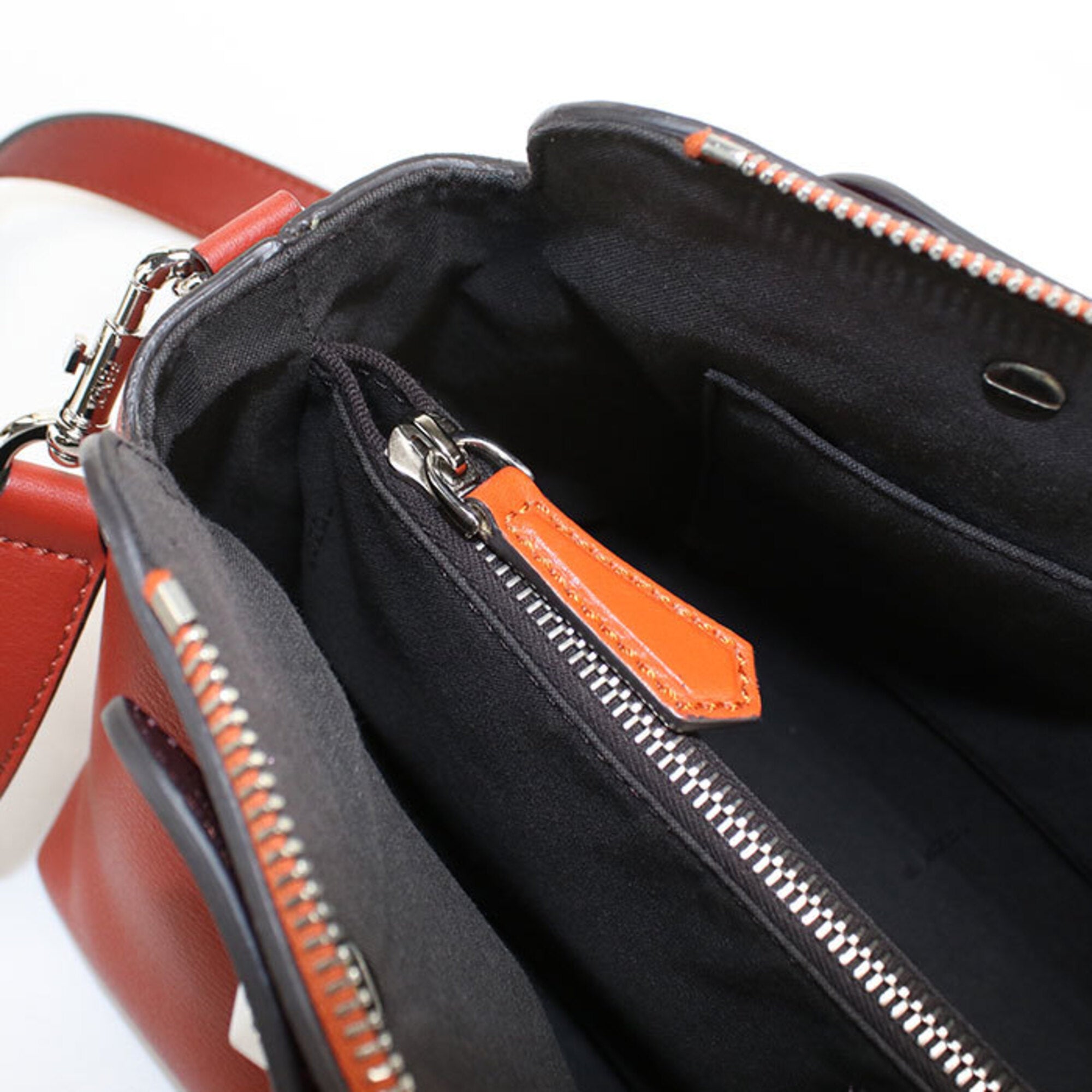 Fendi Red Color Leather Handbag (Pre-Owned)