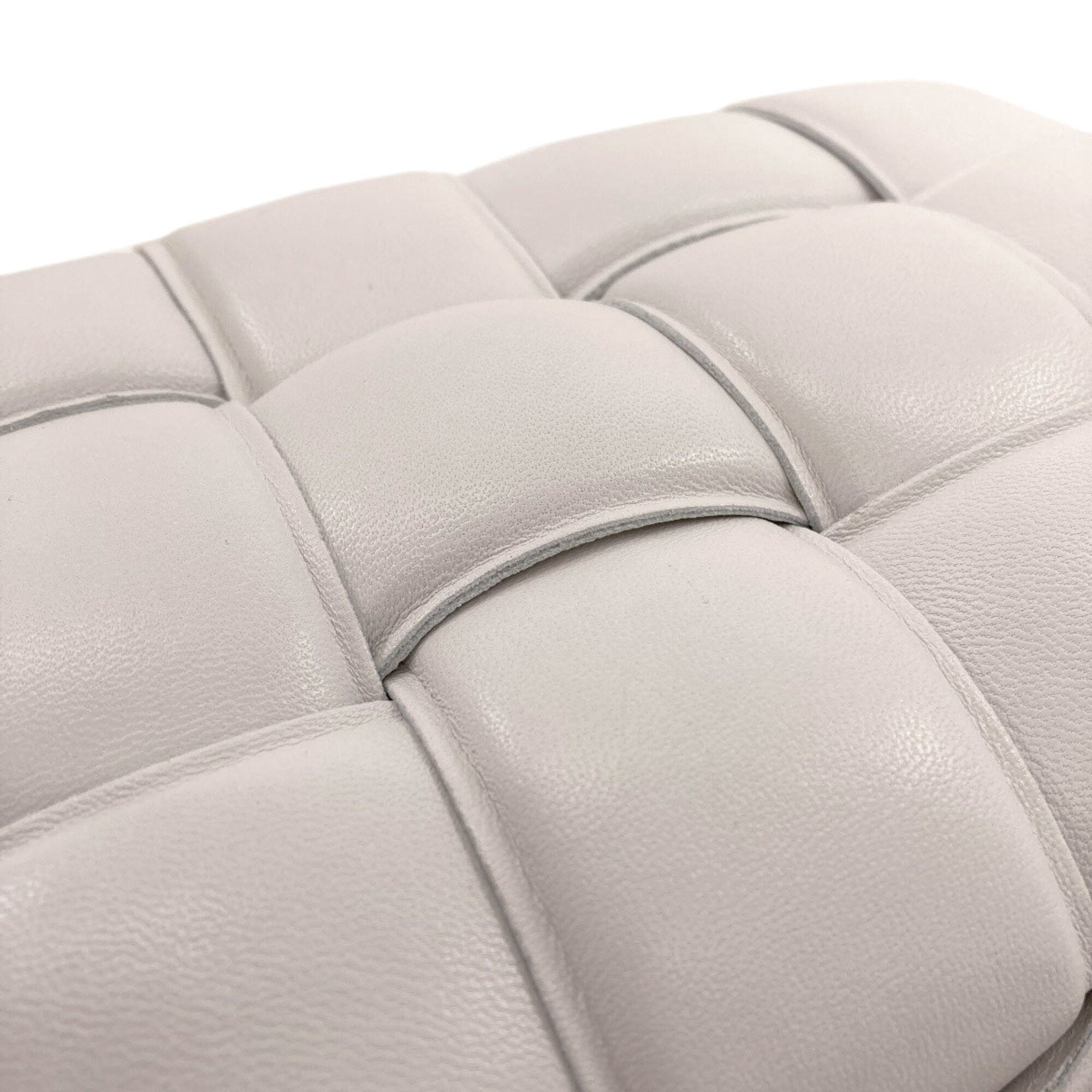 Bottega Veneta White Leather Handbag (Pre-Owned)