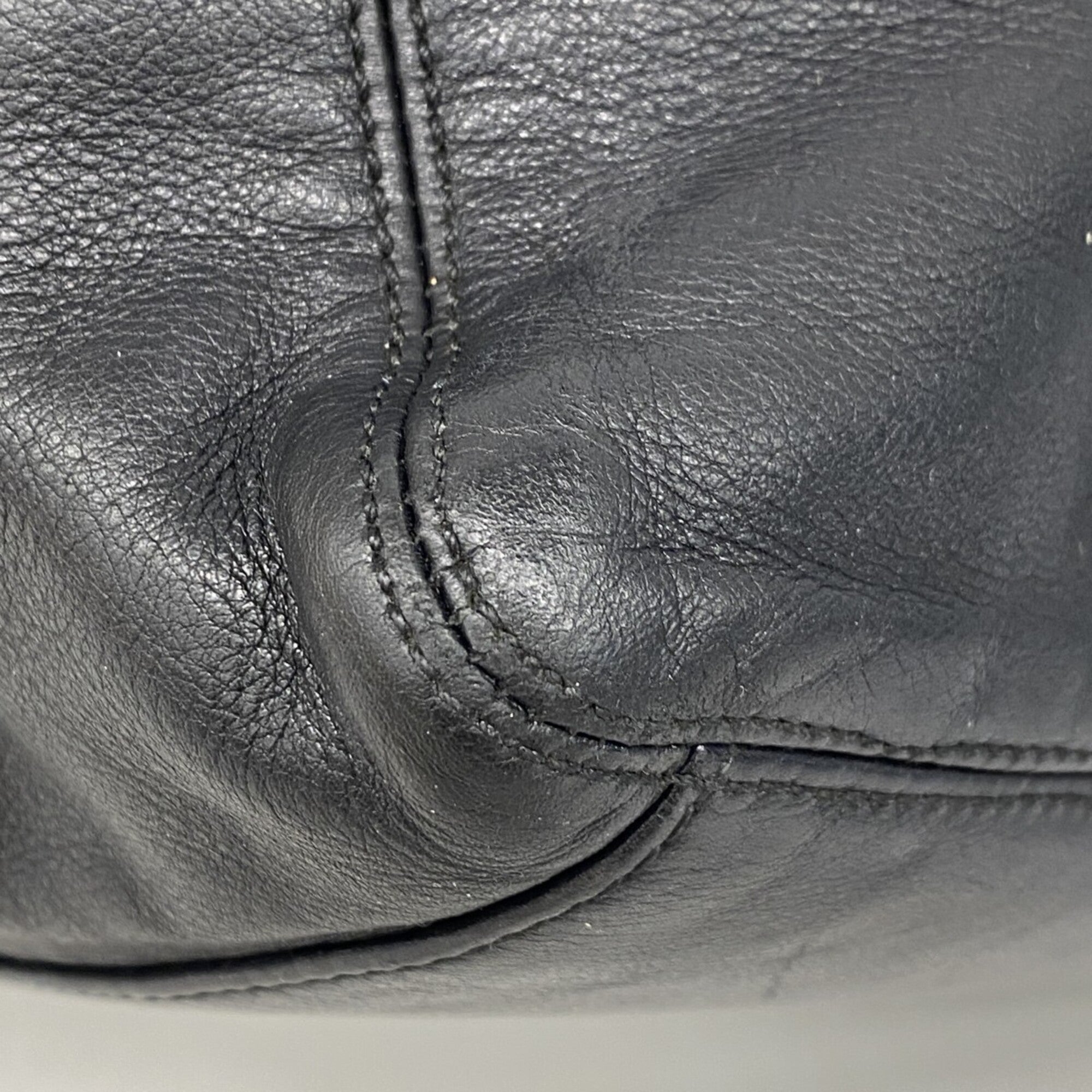 Chanel Black Leather Tote Bag (Pre-Owned)