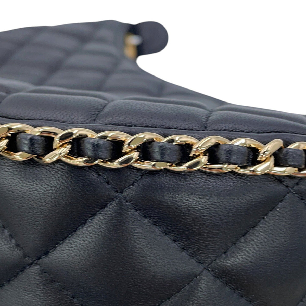 Chanel Matelasse Black Leather Shoulder Bag (Pre-Owned)