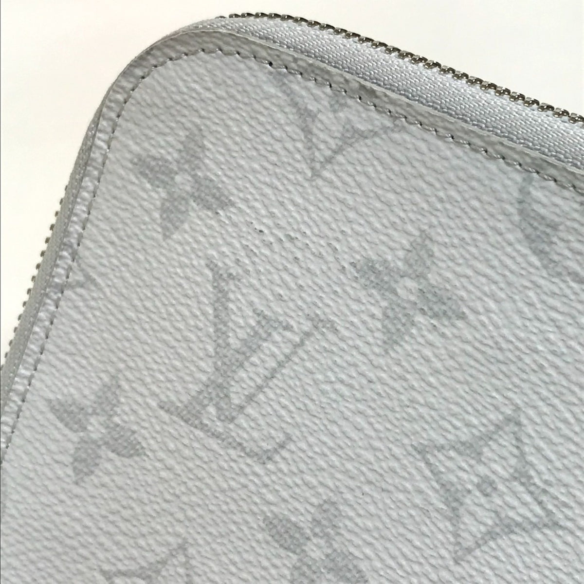 Louis Vuitton Blue Red Color White Monogram Clutch Bag Pochette (Pre-Owned)