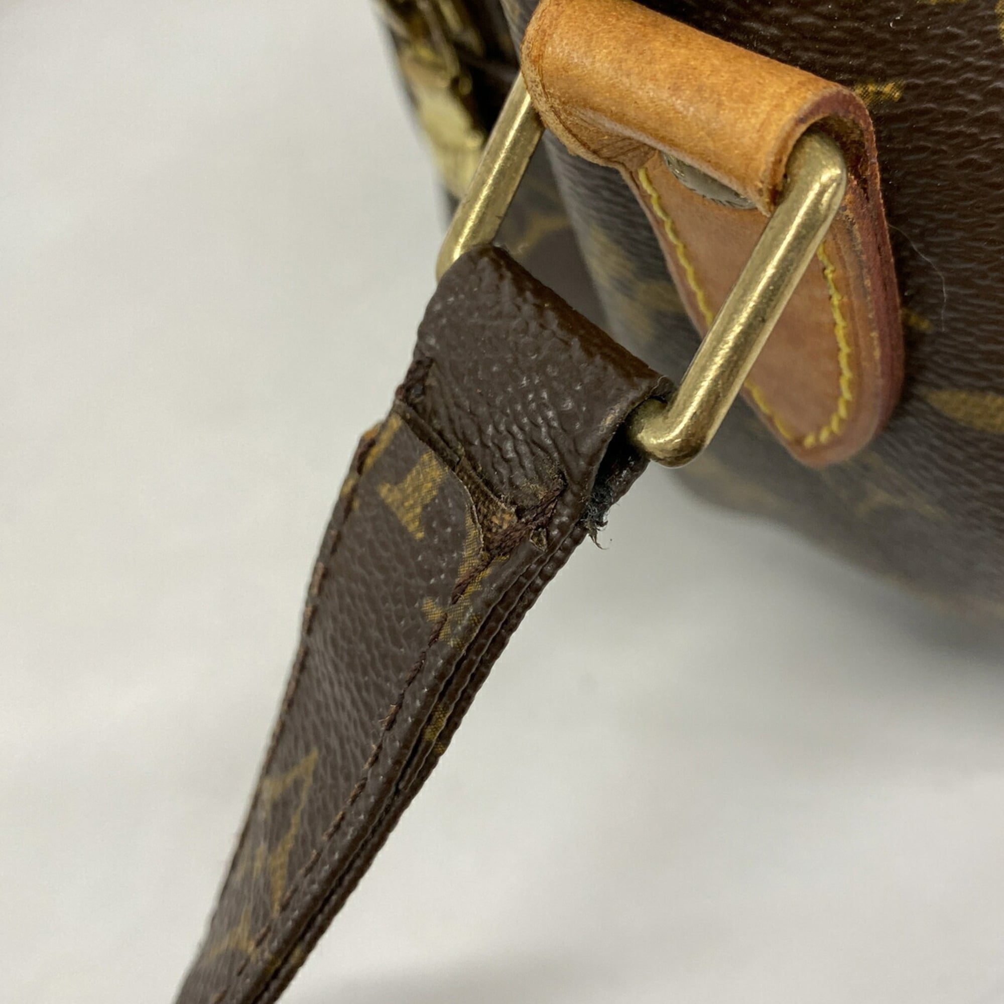 Louis Vuitton Brown Shoulder Bag (Pre-Owned)
