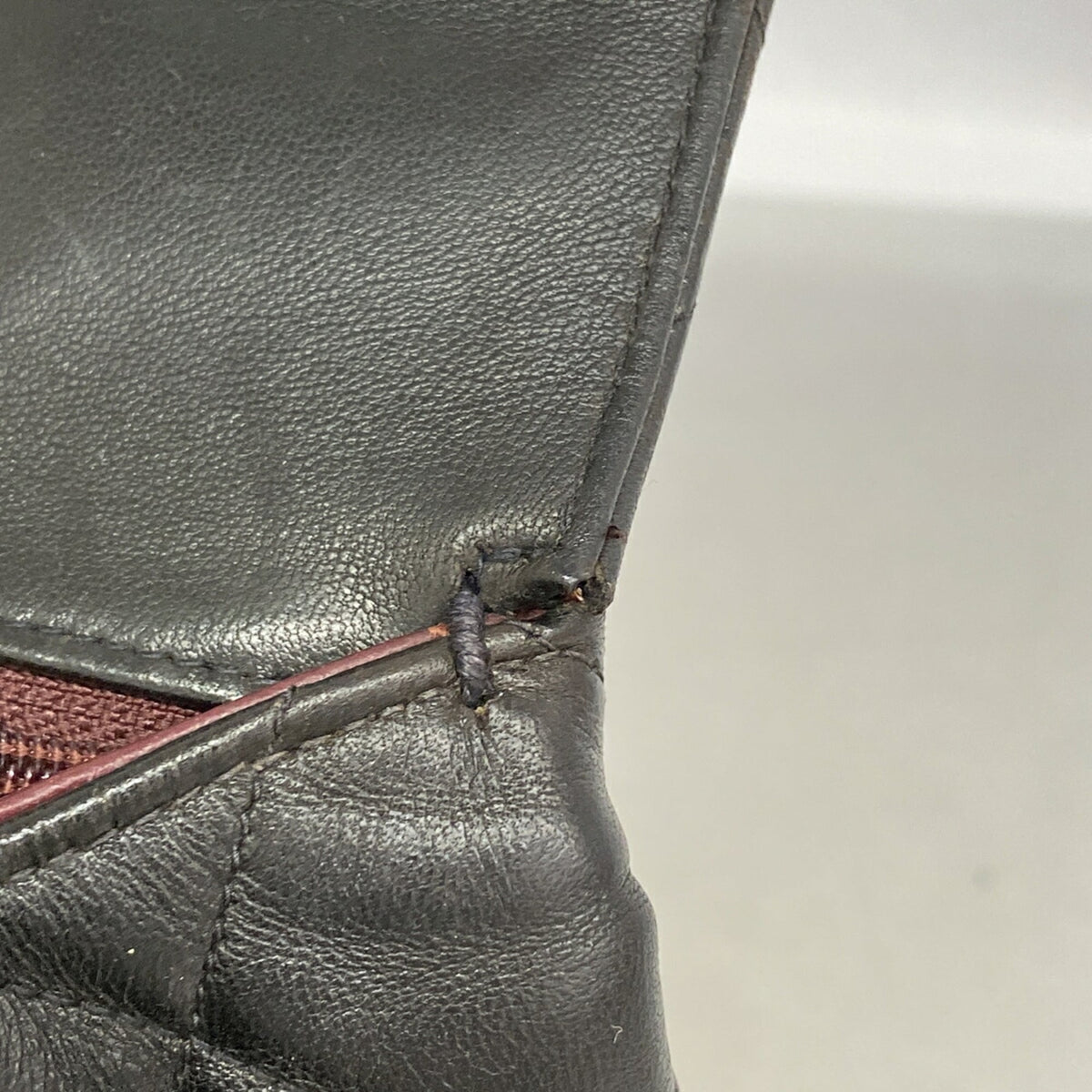 Chanel Black Leather Handbag (Pre-Owned)
