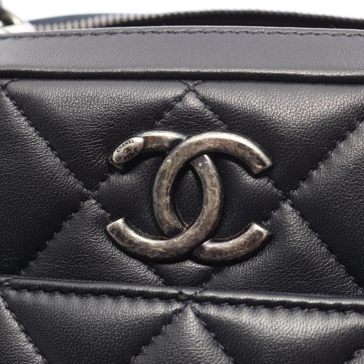 Chanel Black Leather Handbag Shoulder Bag (Pre-Owned)