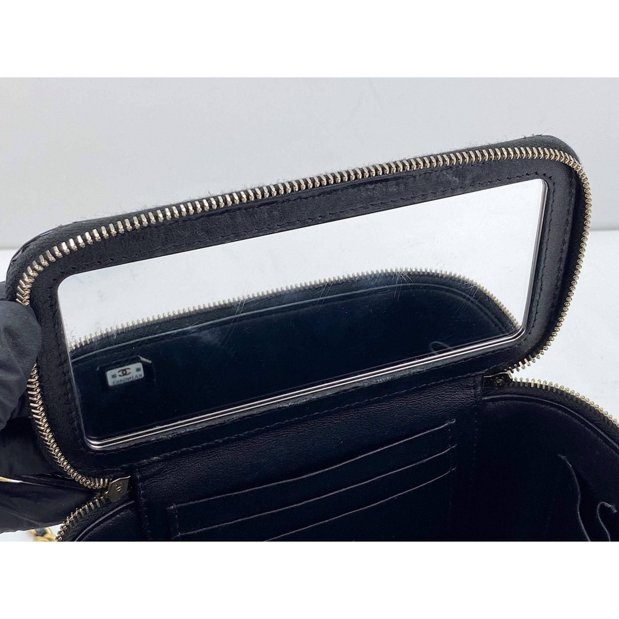 Chanel Black Shoulder Bag (Pre-Owned)