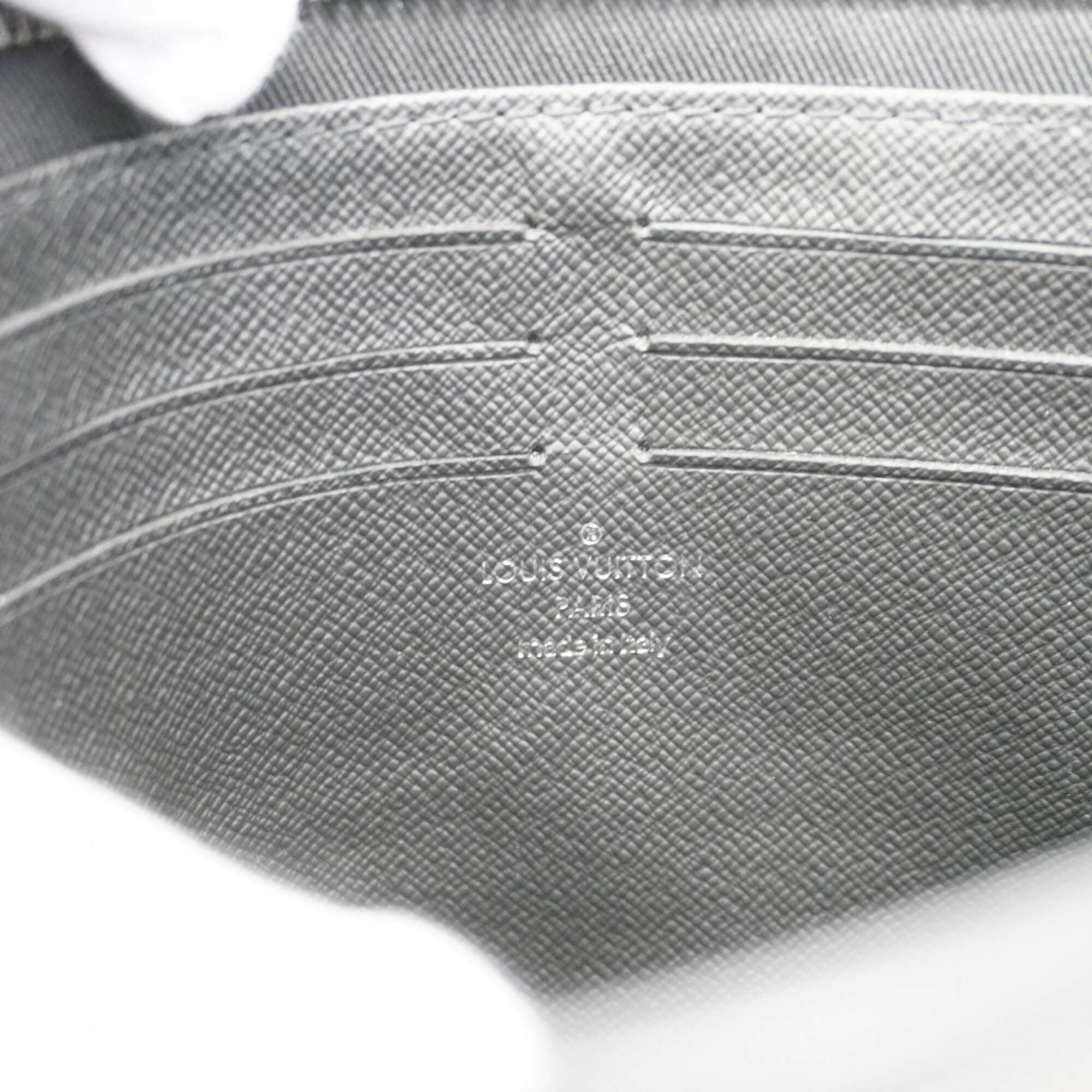 Louis Vuitton Black Clutch Bag (Pre-Owned)