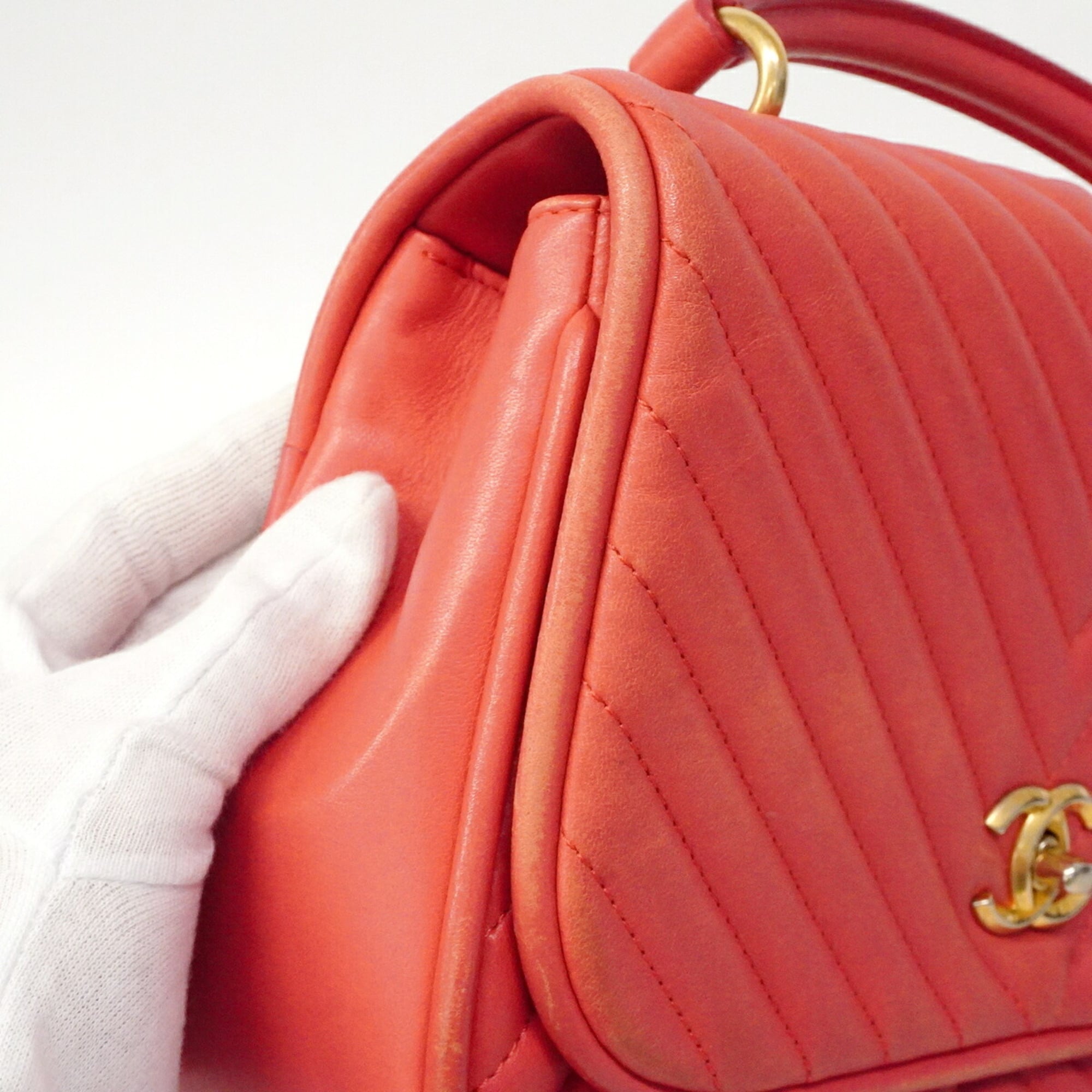 Chanel Pink Leather Handbag (Pre-Owned)