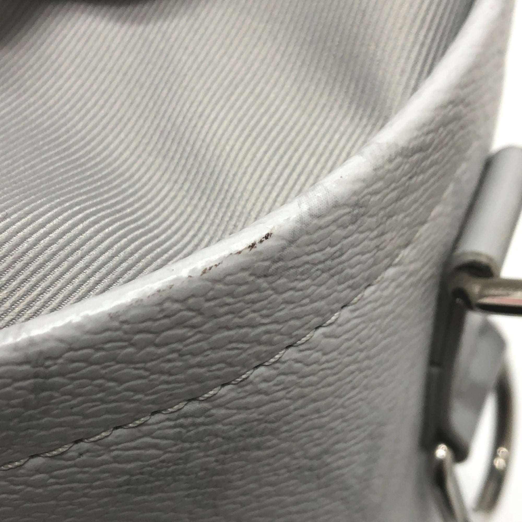 Louis Vuitton White Monogram Shoulder Bag (Pre-Owned)