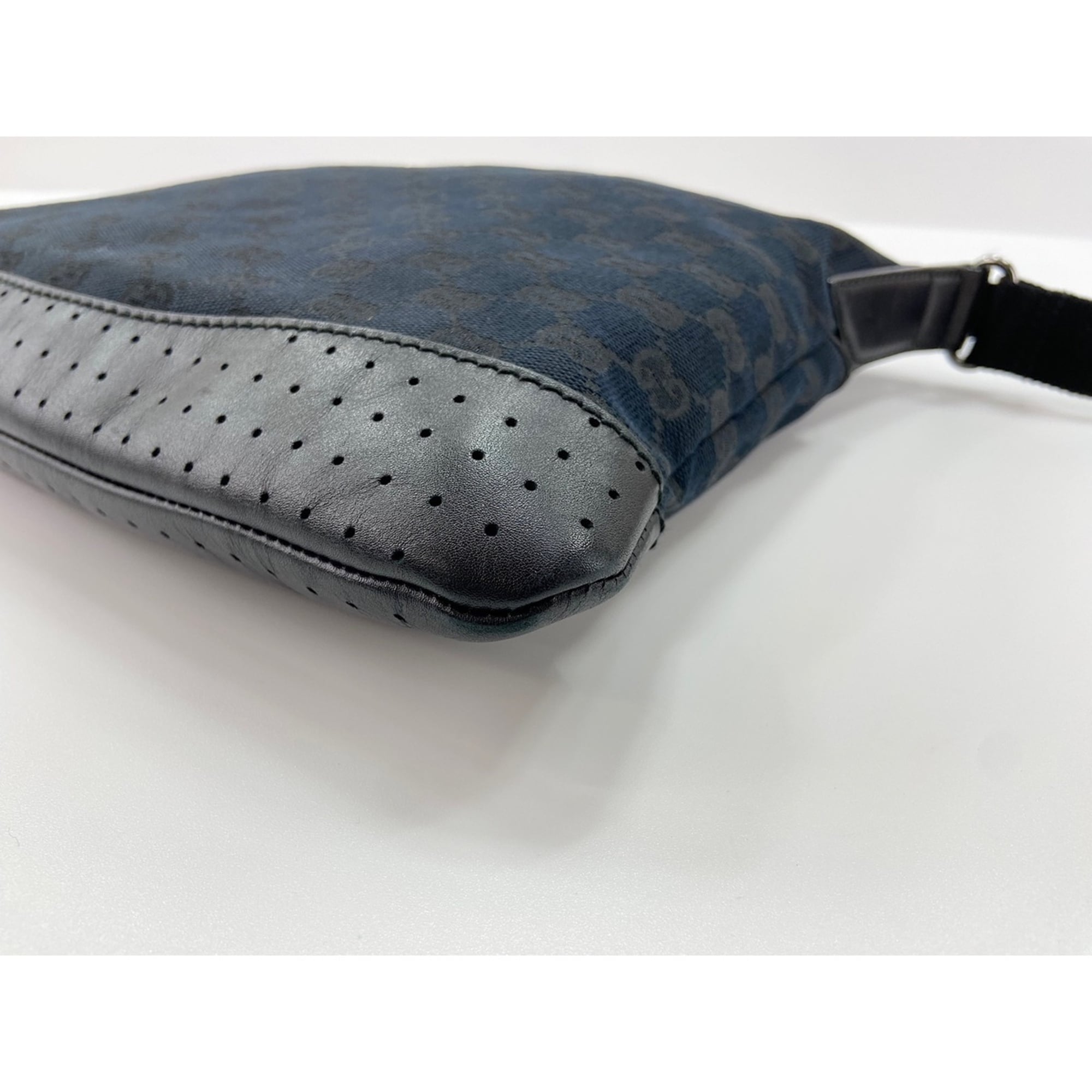 Gucci Black Shoulder Bag (Pre-Owned)
