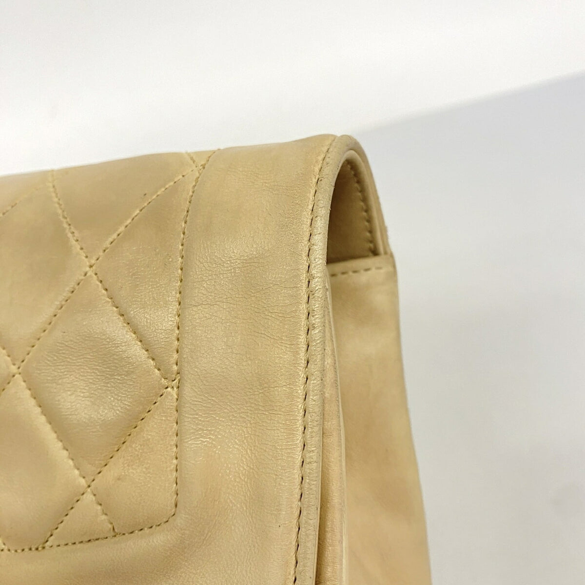 Chanel Beige Leather Shoulder Bag (Pre-Owned)