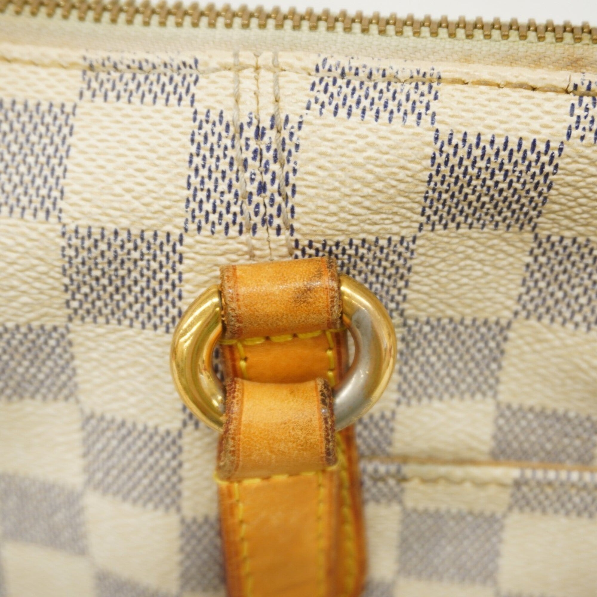 Louis Vuitton White Tote Bag (Pre-Owned)