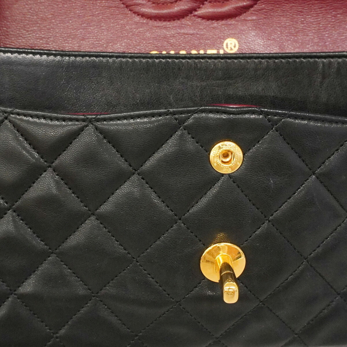Chanel Black Leather Shoulder Bag (Pre-Owned)