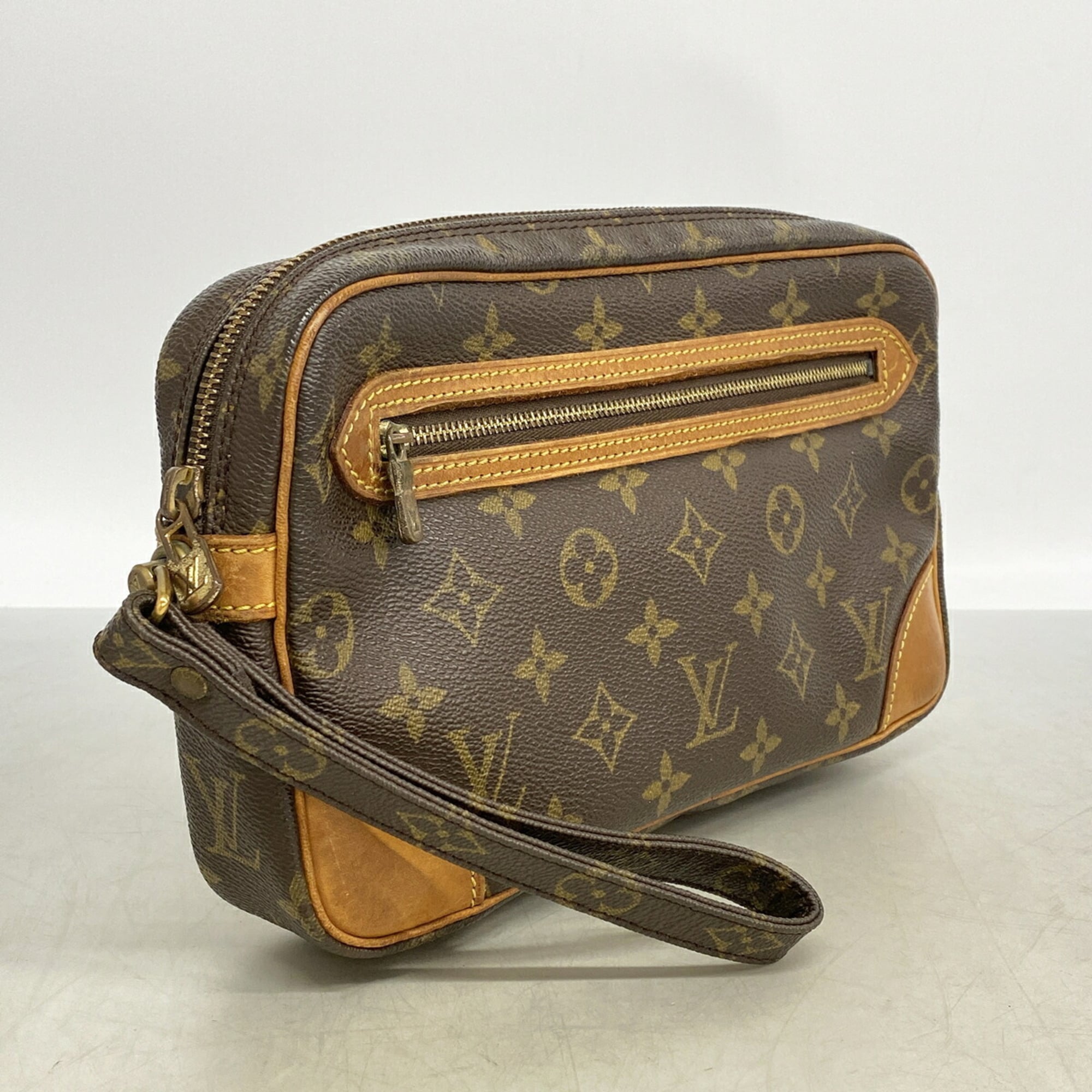 Louis Vuitton Brown Clutch Bag (Pre-Owned)
