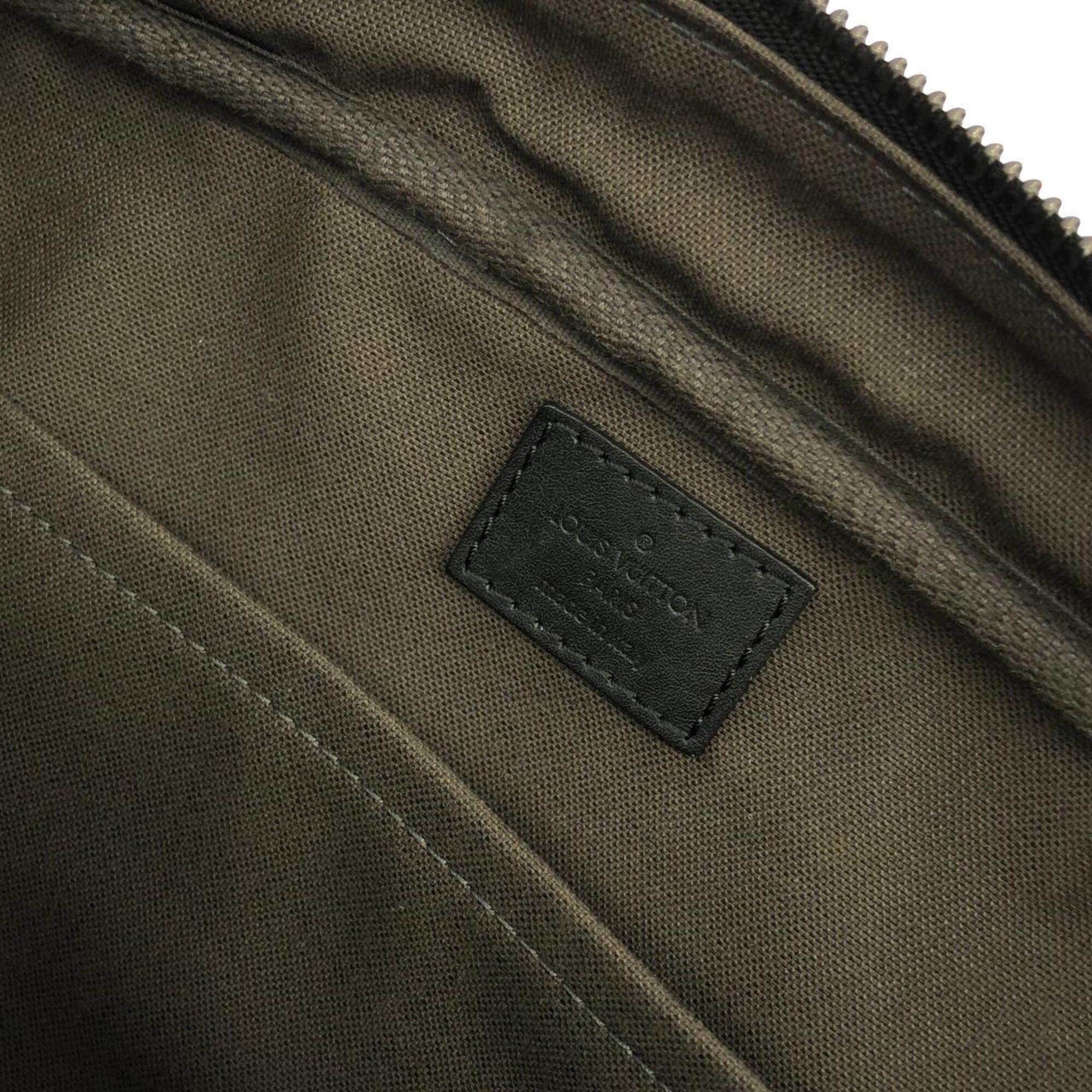 Louis Vuitton Black Leather Shoulder Bag (Pre-Owned)