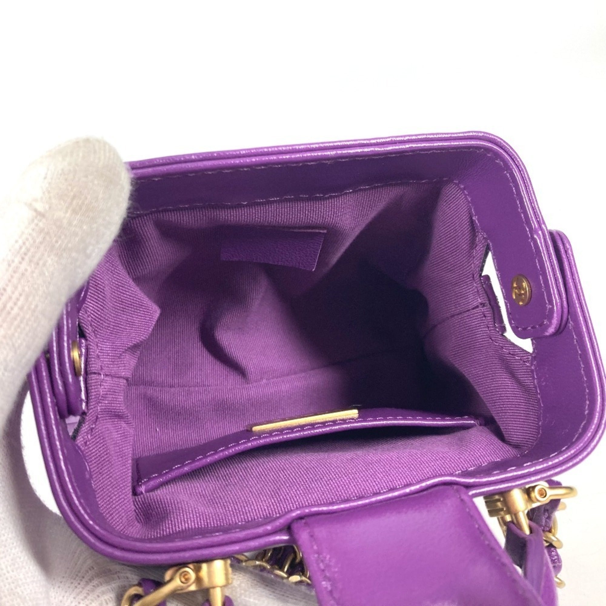 Chanel Purple Leather Shoulder Bag (Pre-Owned)