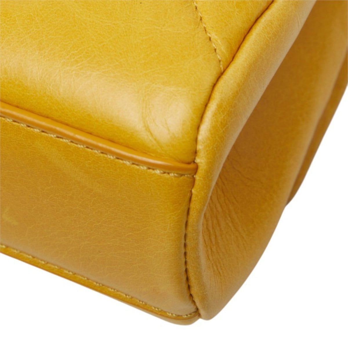 Tod's Yellow Leather Shoulder Bag (Pre-Owned)