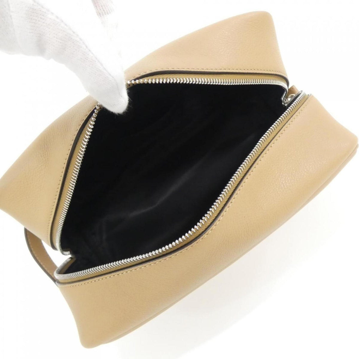 Fendi Beige Leather Clutch Bag (Pre-Owned)