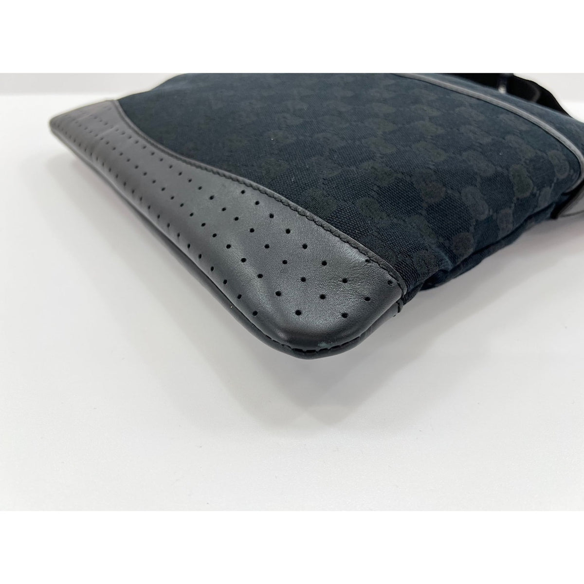 Gucci Black Gg Canvas Shoulder Bag (Pre-Owned)
