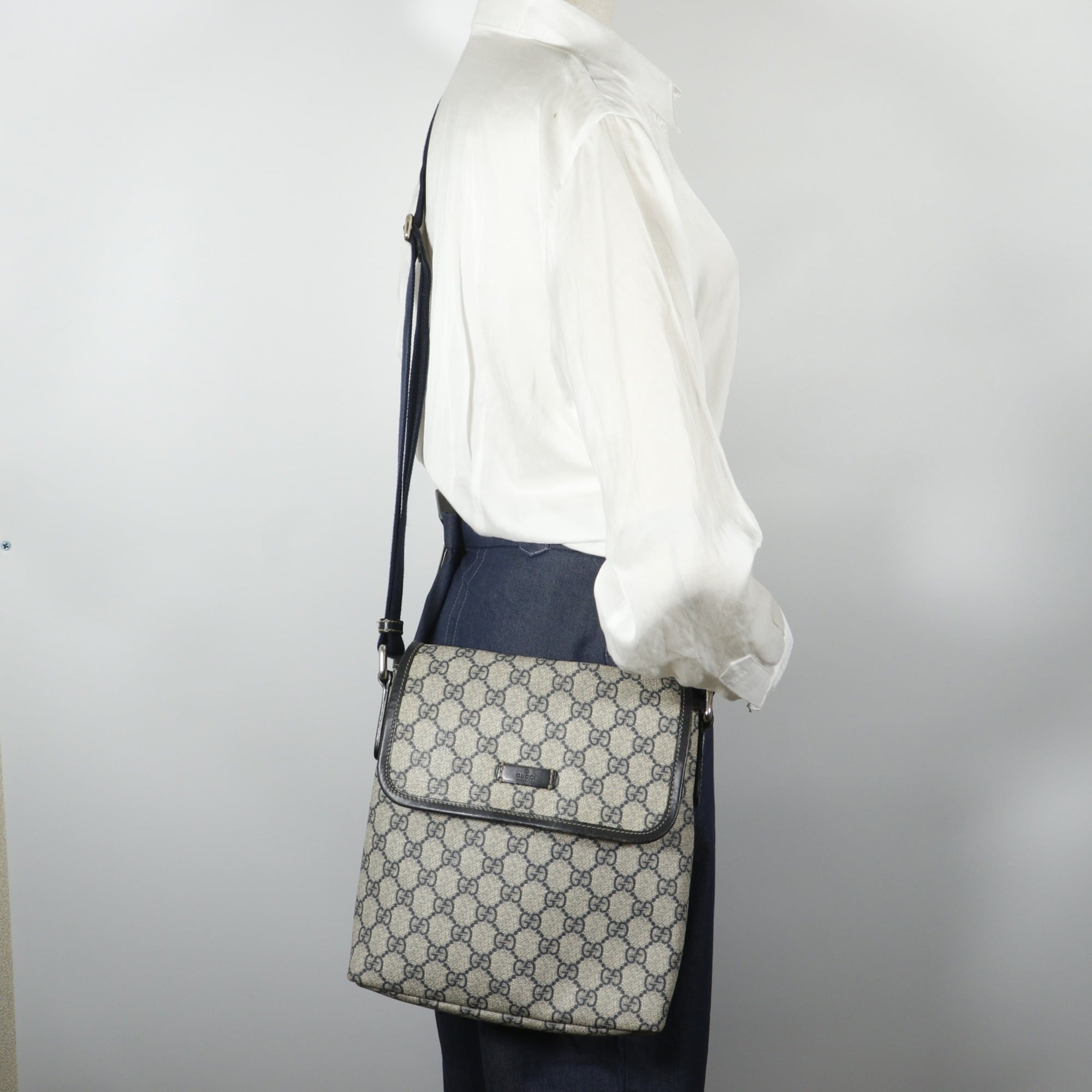 Gucci Navy Gg Supreme Canvas Shoulder Bag (Pre-Owned)