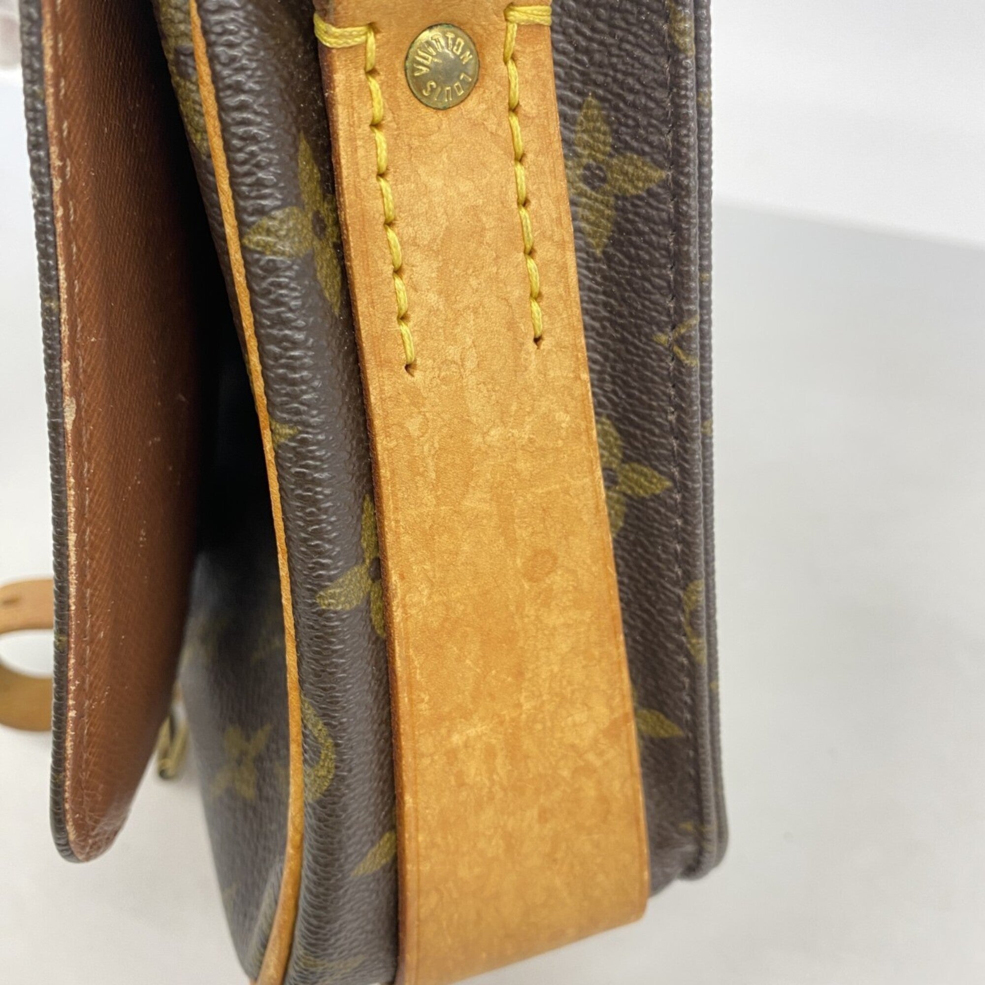 Louis Vuitton Brown Shoulder Bag (Pre-Owned)