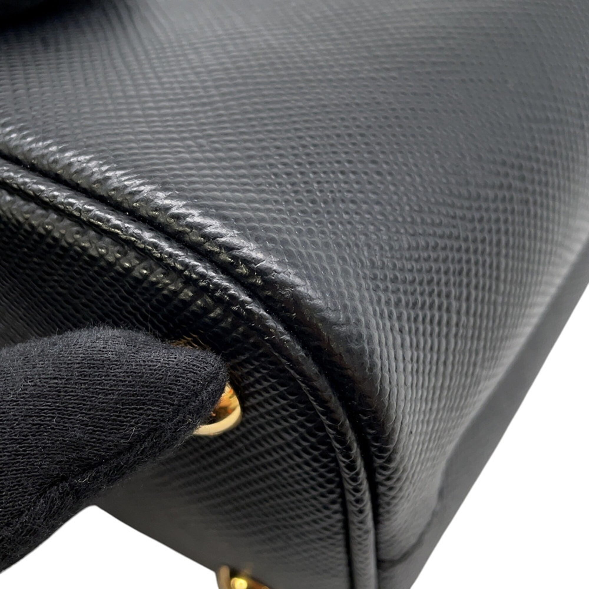 Prada Black Leather Handbag Shoulder Bag (Pre-Owned)