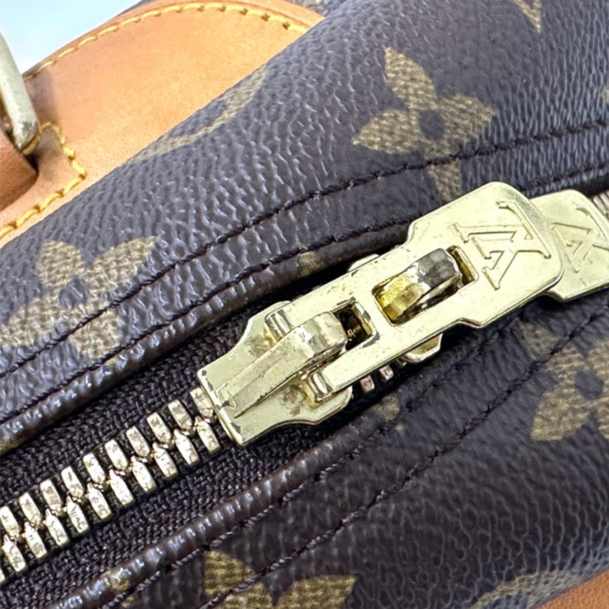 Louis Vuitton Brown Monogram Canvas Handbag (Pre-Owned)