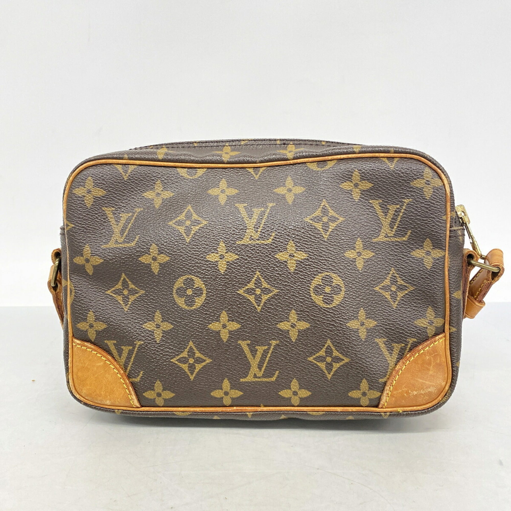 Louis Vuitton Brown Shoulder Bag (Pre-Owned)