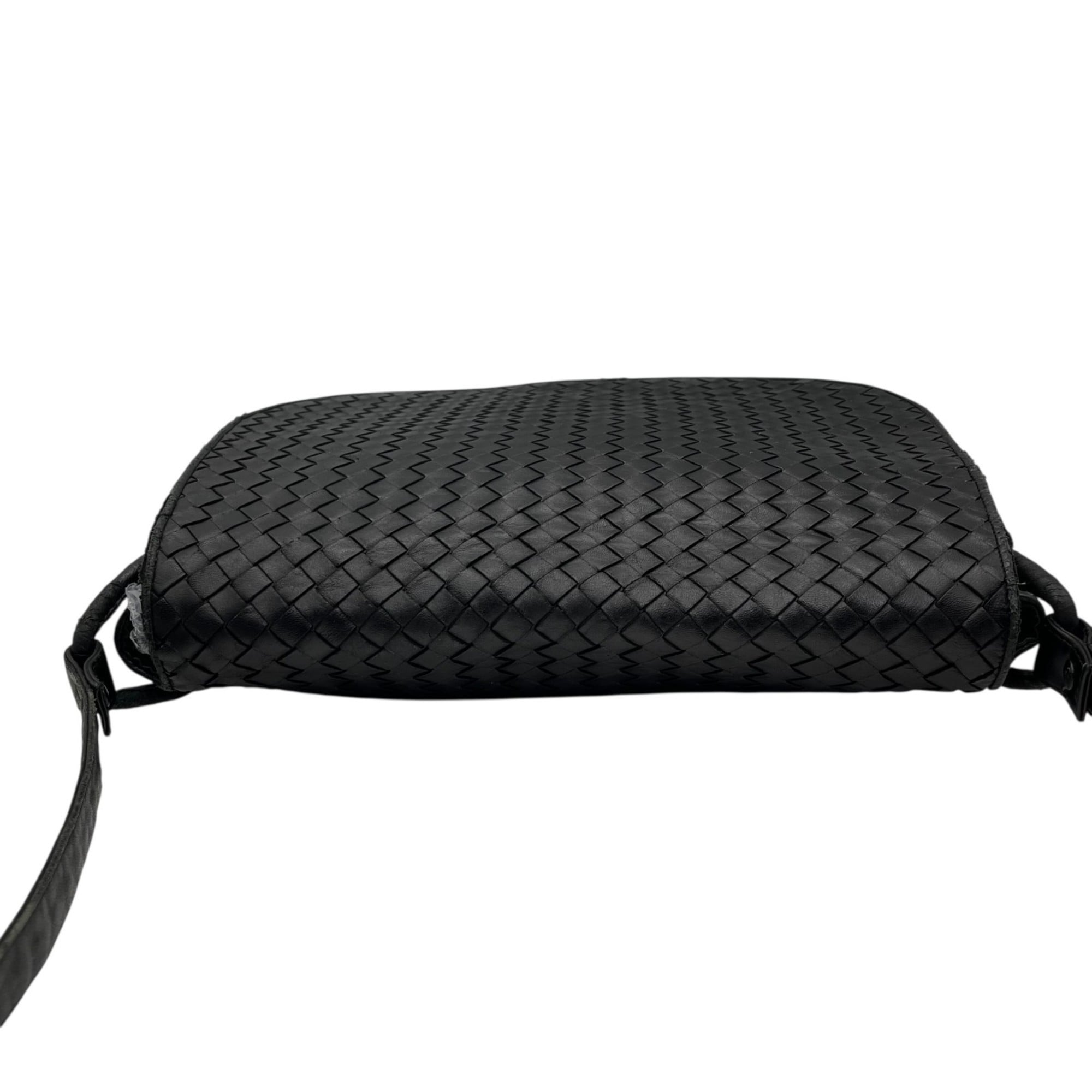 Bottega Veneta Black Intrecciato Shoulder Bag (Pre-Owned)