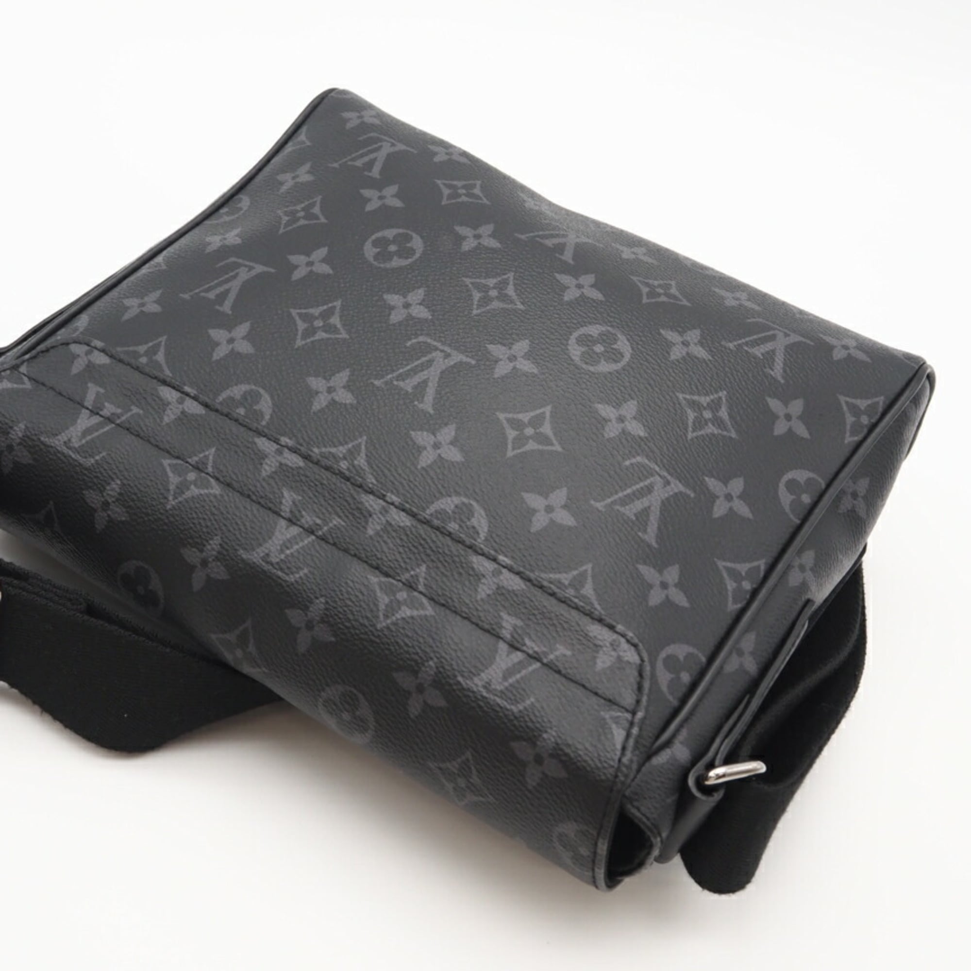 Louis Vuitton Gray Coated Canvas Shoulder Bag (Pre-Owned)