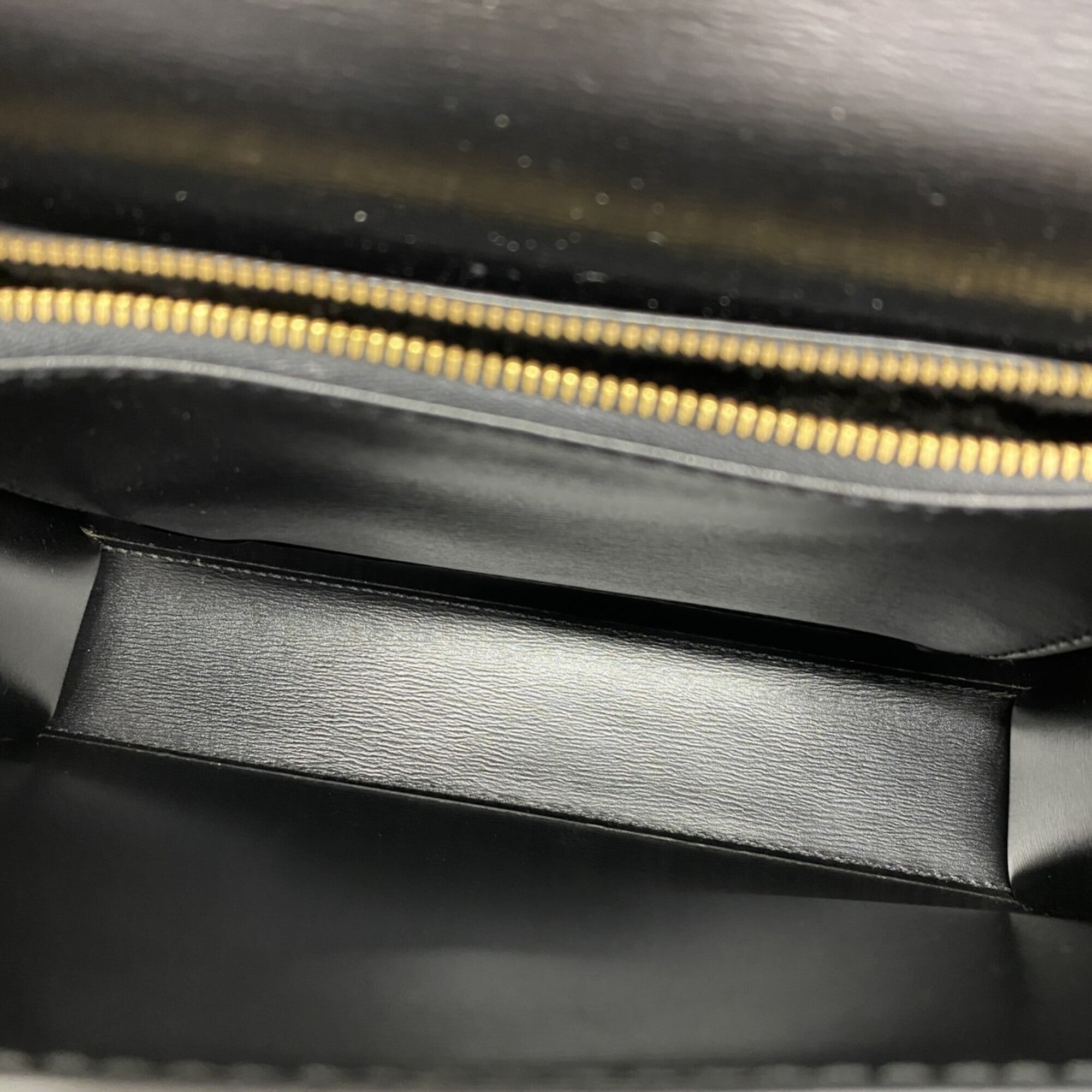 Louis Vuitton Noir Handbag (Pre-Owned)