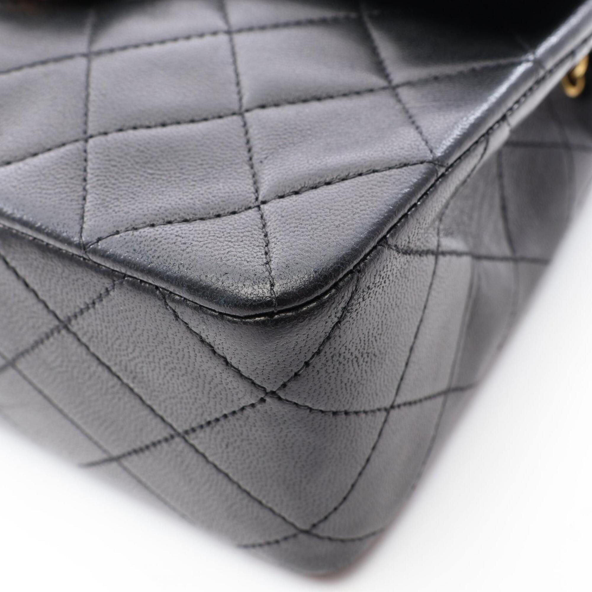 Chanel Black Leather Handbag Shoulder Bag (Pre-Owned)
