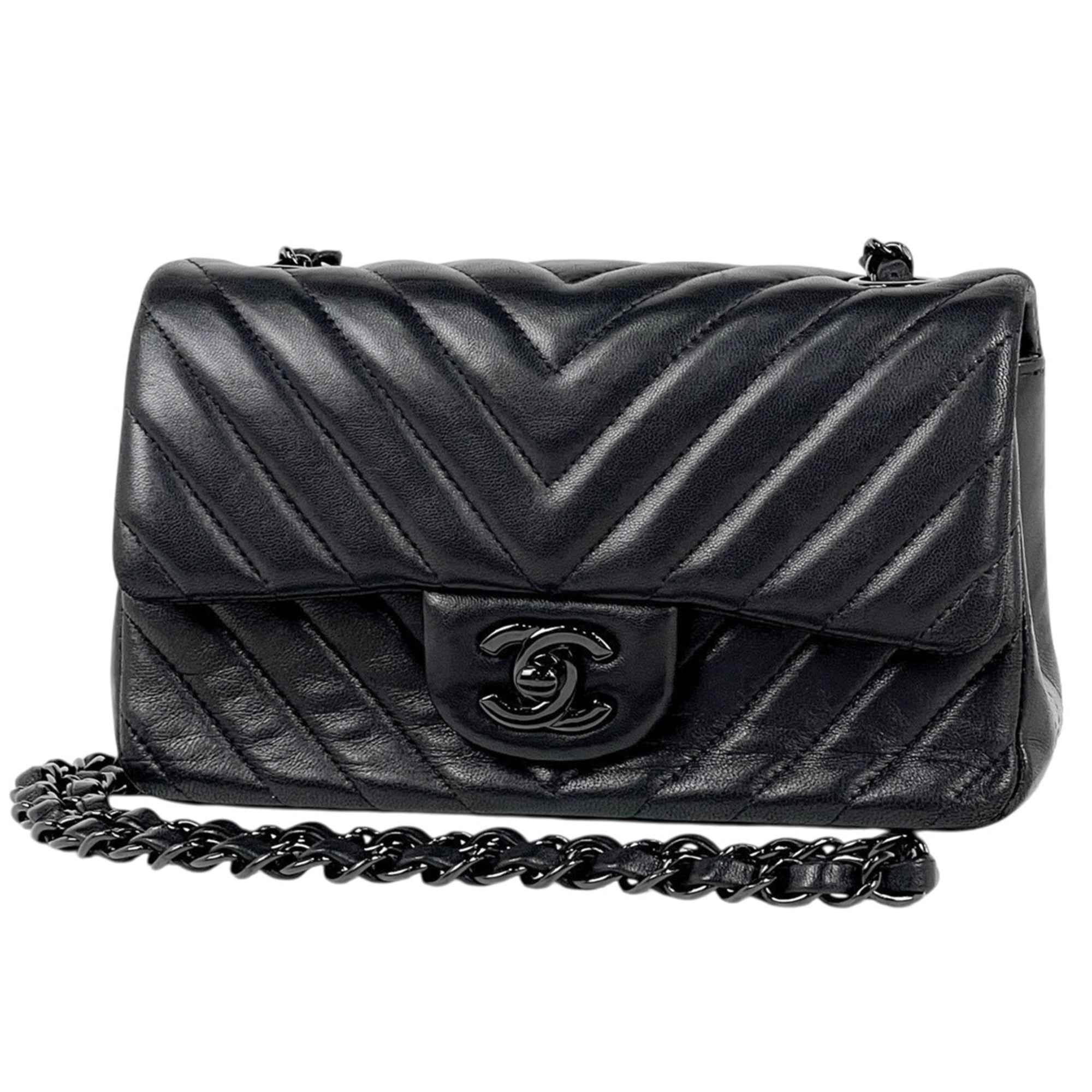 Chanel Black Leather Shoulder Bag (Pre-Owned)