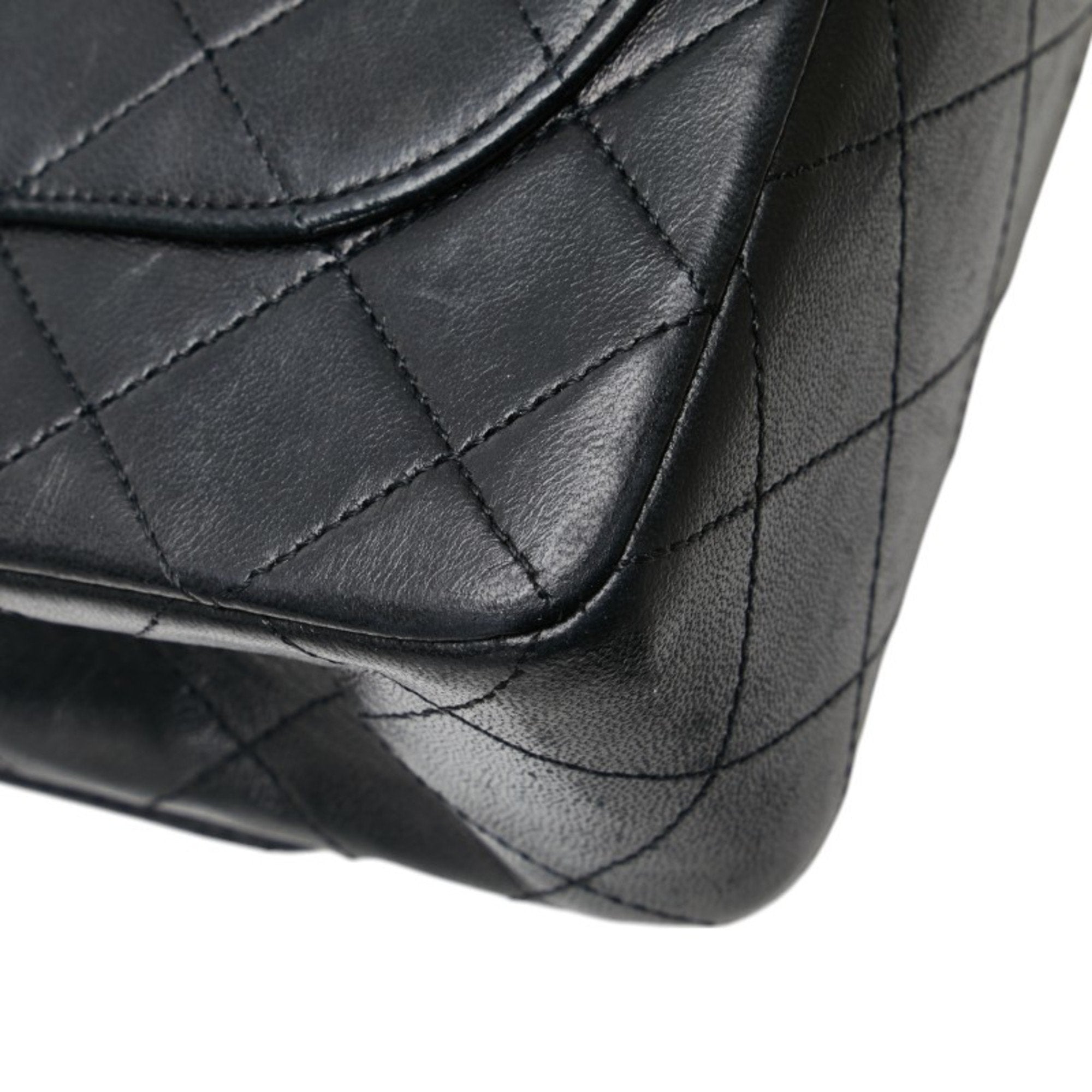 Chanel Matelasse Black Leather Shoulder Bag (Pre-Owned)