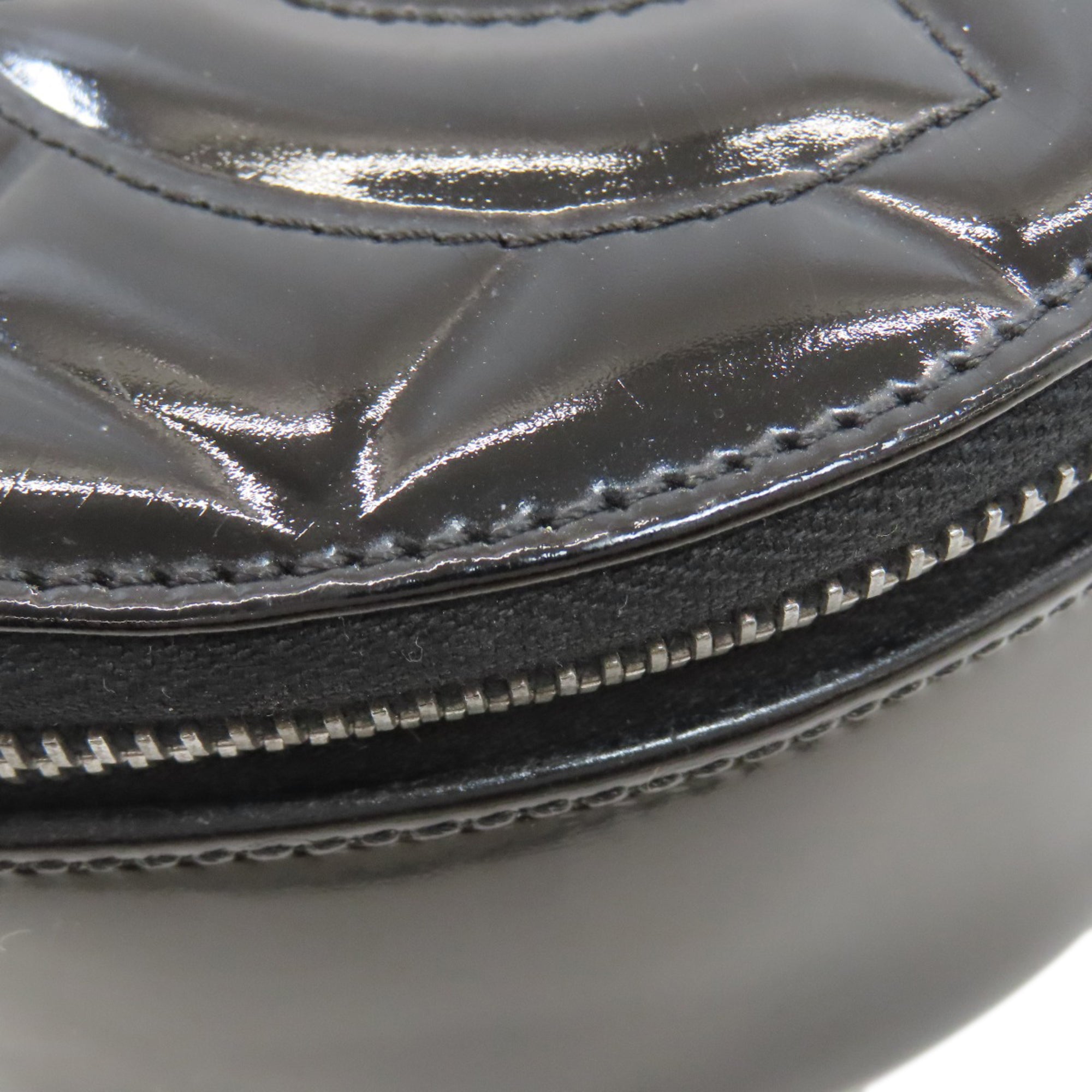 Chanel Black Leather Shoulder Bag (Pre-Owned)