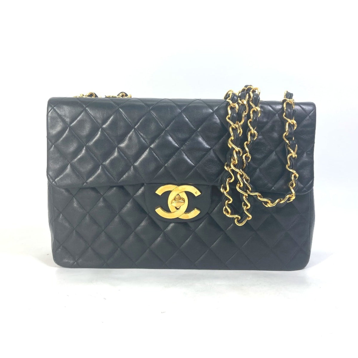 Chanel Black Leather Shoulder Bag (Pre-Owned)